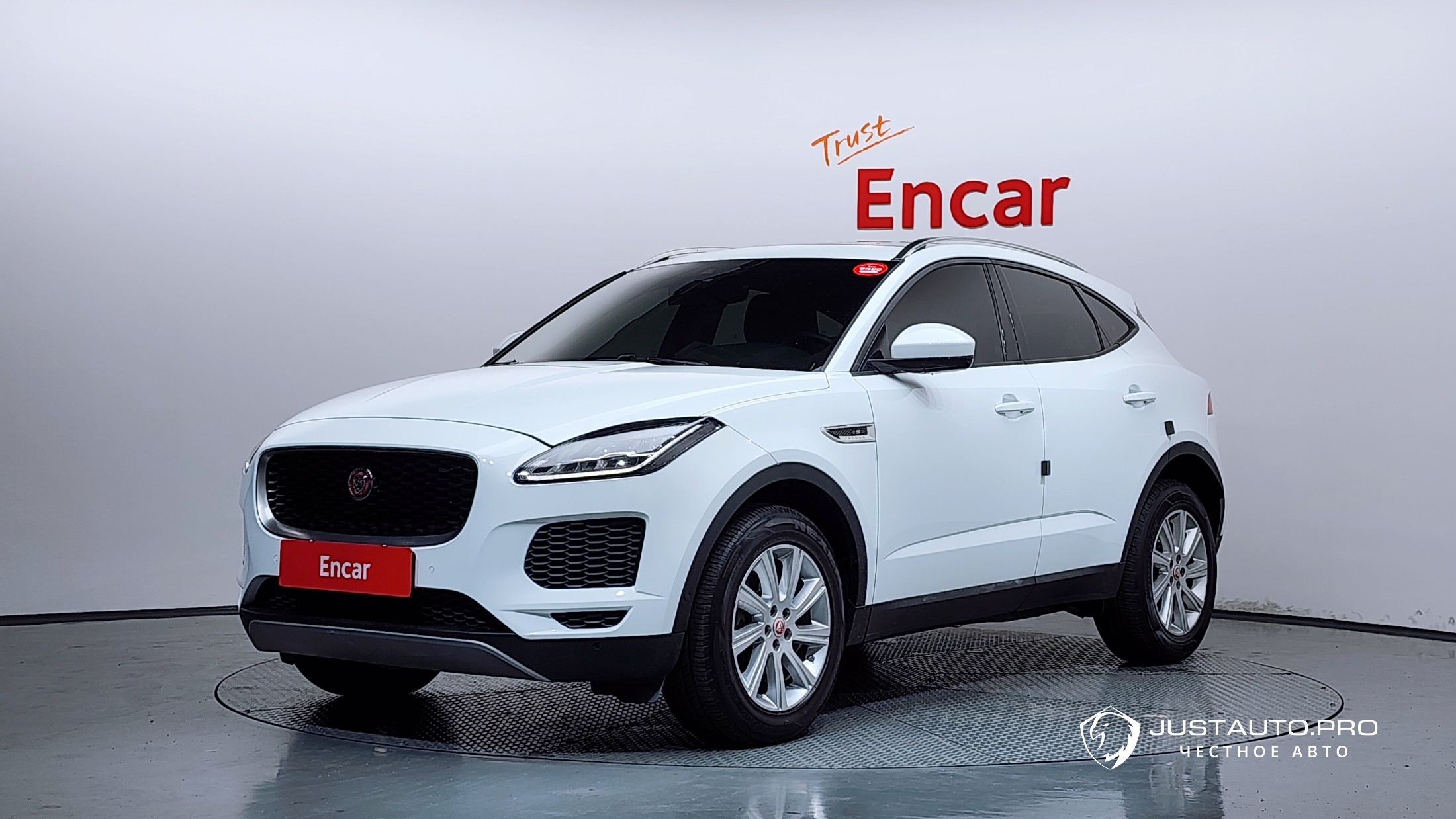 Автомобиль Jaguar E-PACE