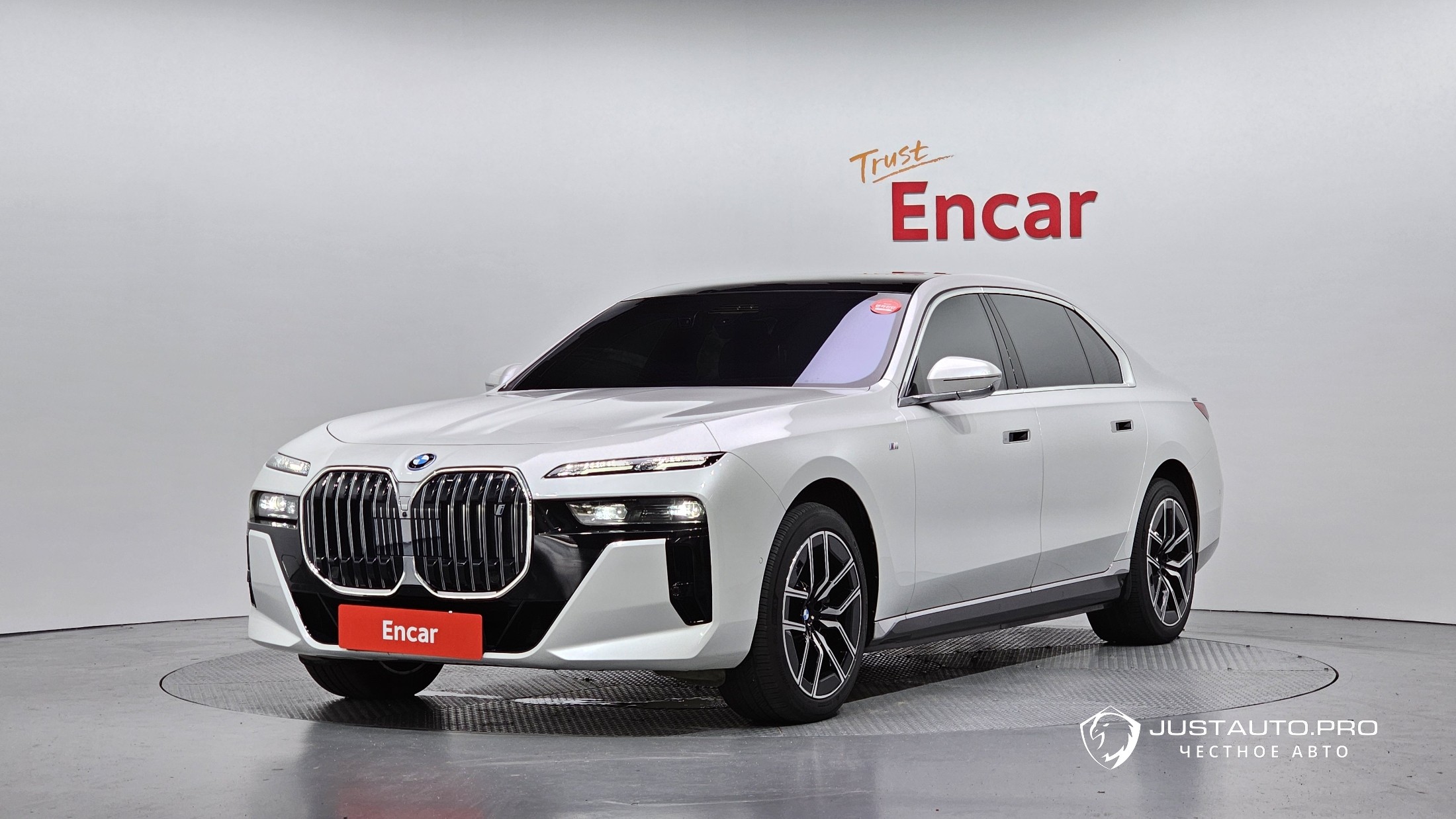Автомобиль BMW i7