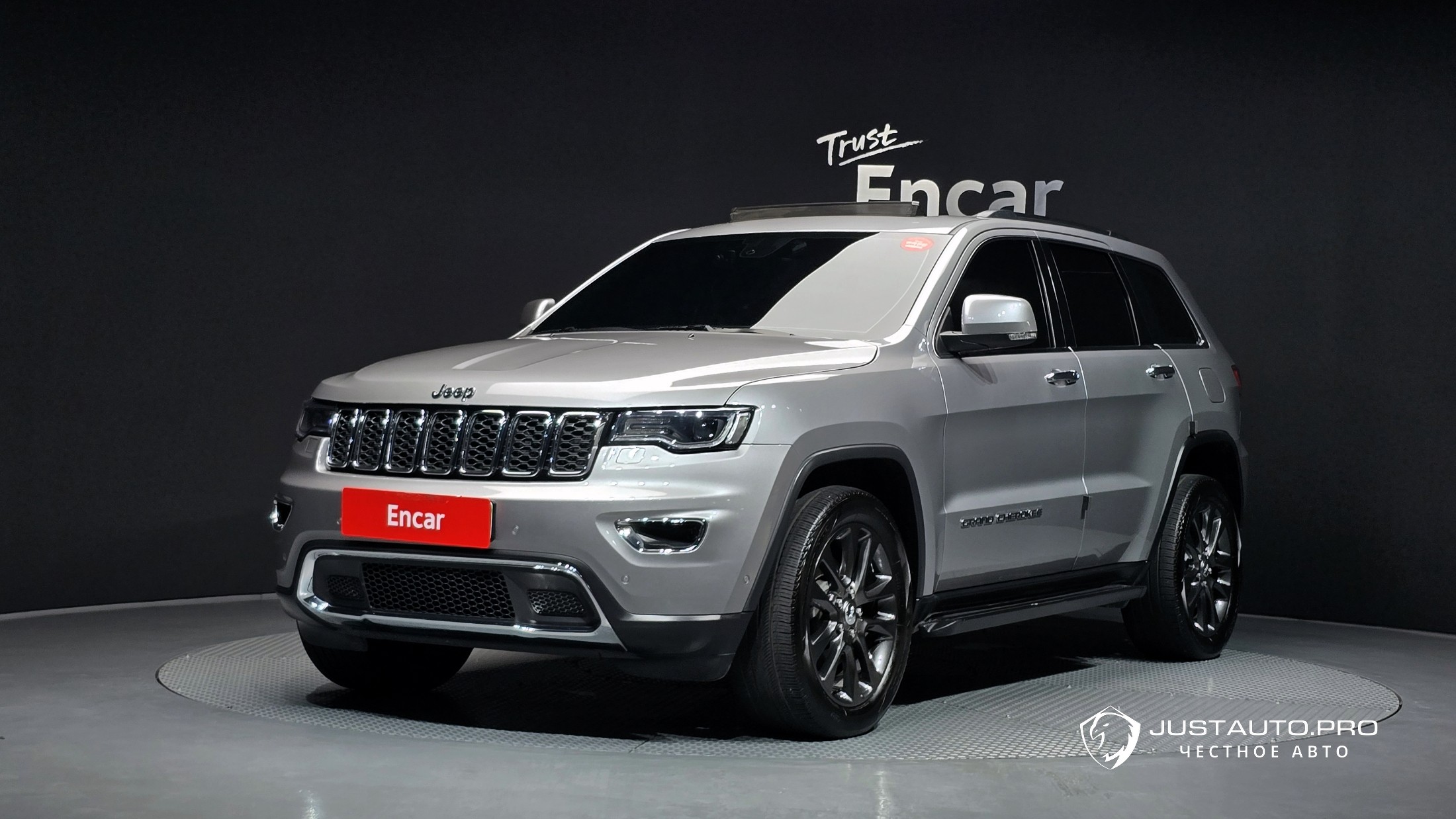 Автомобиль Jeep Cherokee