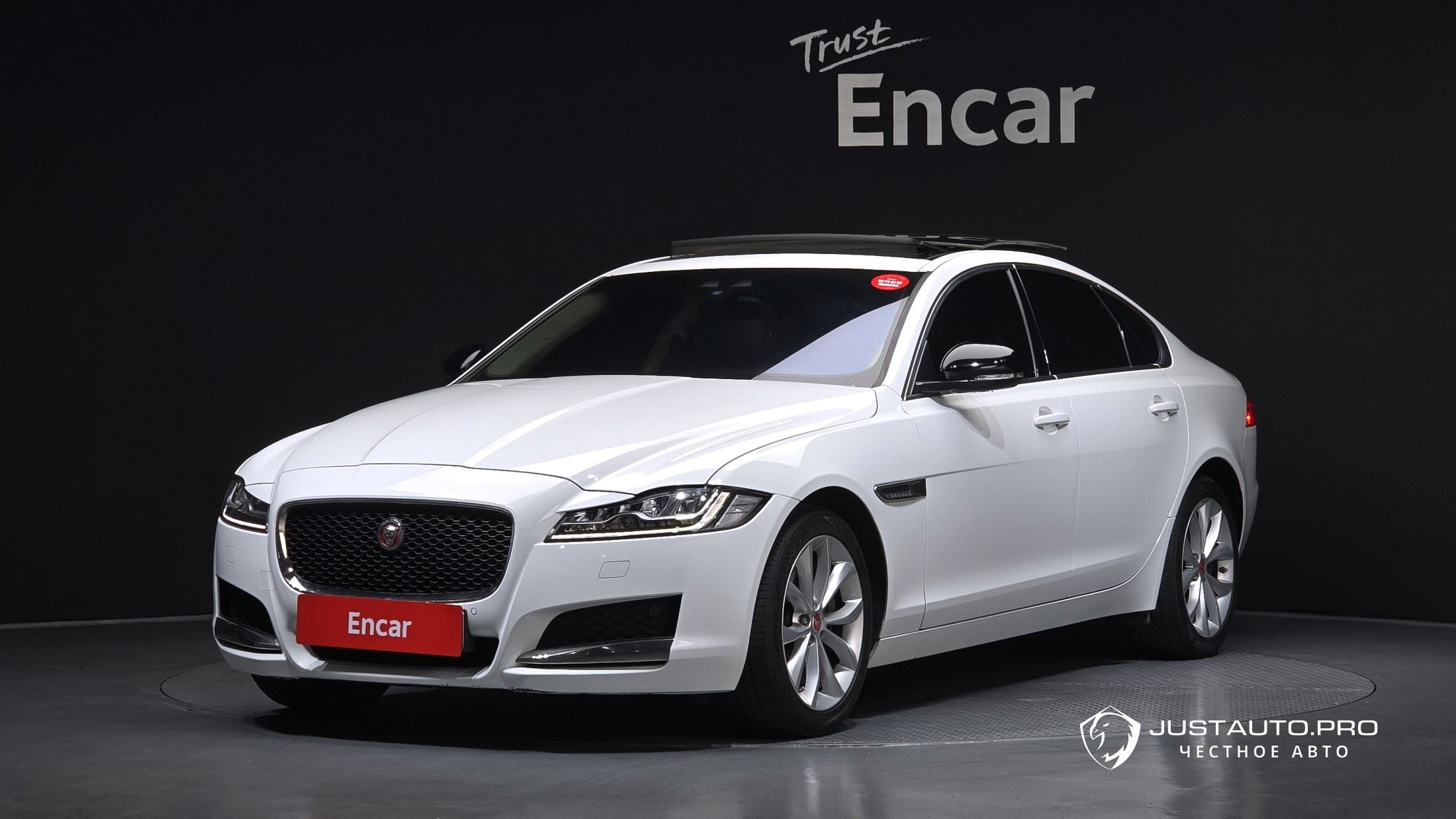 Автомобиль Jaguar XF