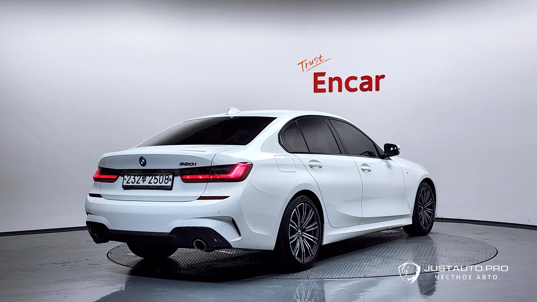 Автомобиль BMW 3-Series