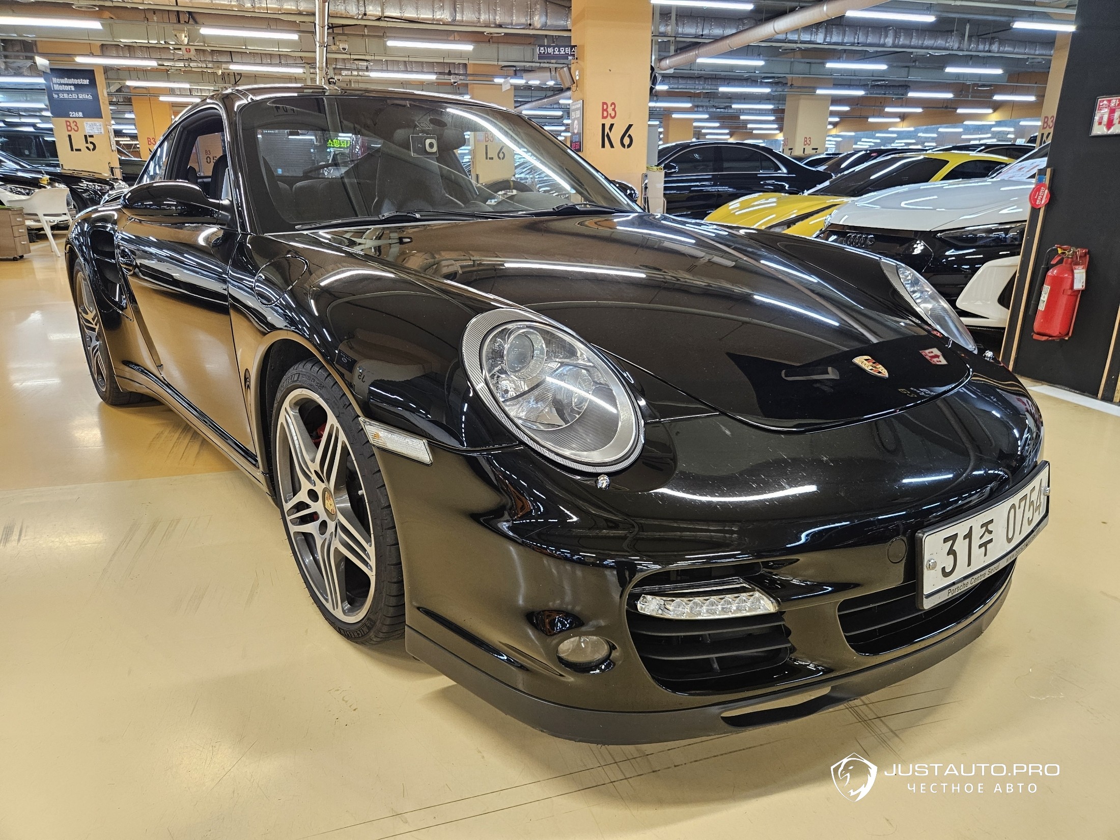 Автомобиль Porsche 911