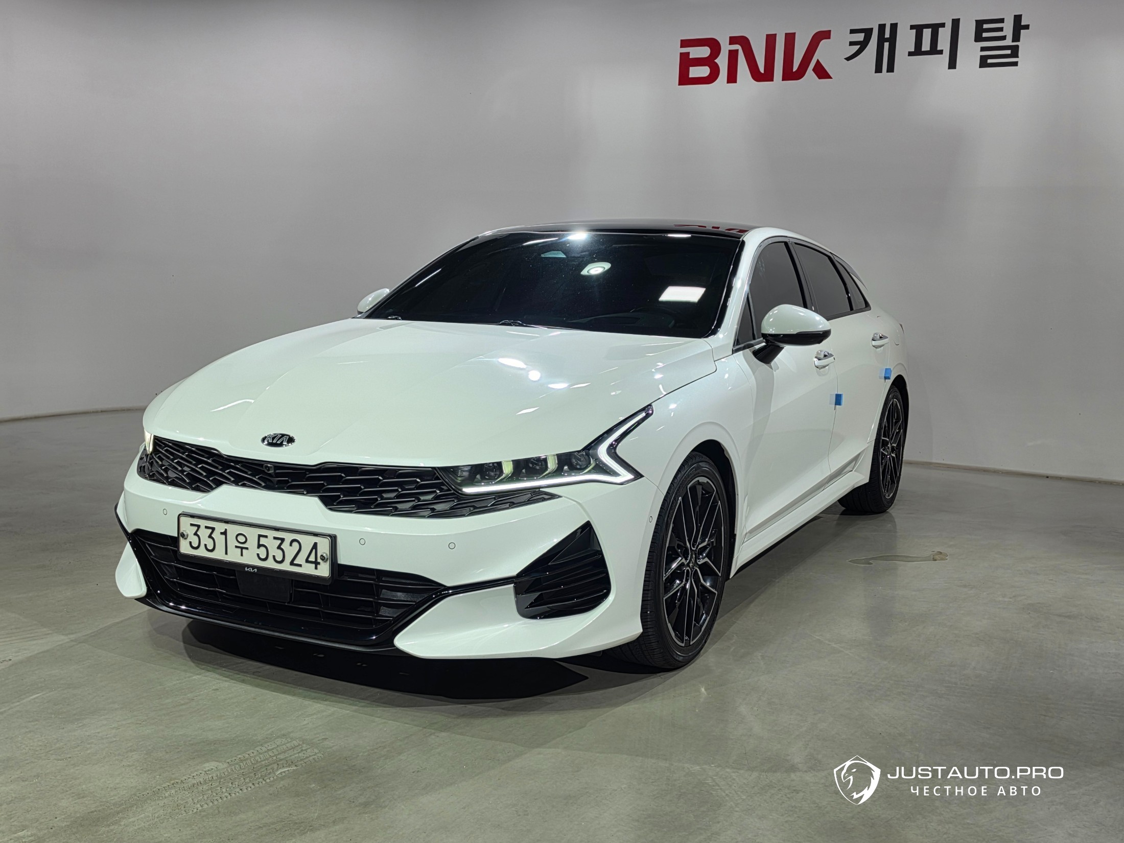 Автомобиль Kia K5