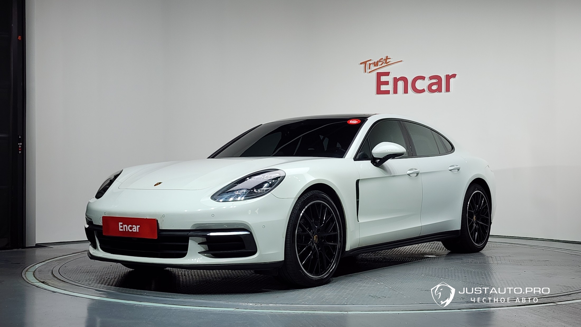 Автомобиль Porsche Panamera