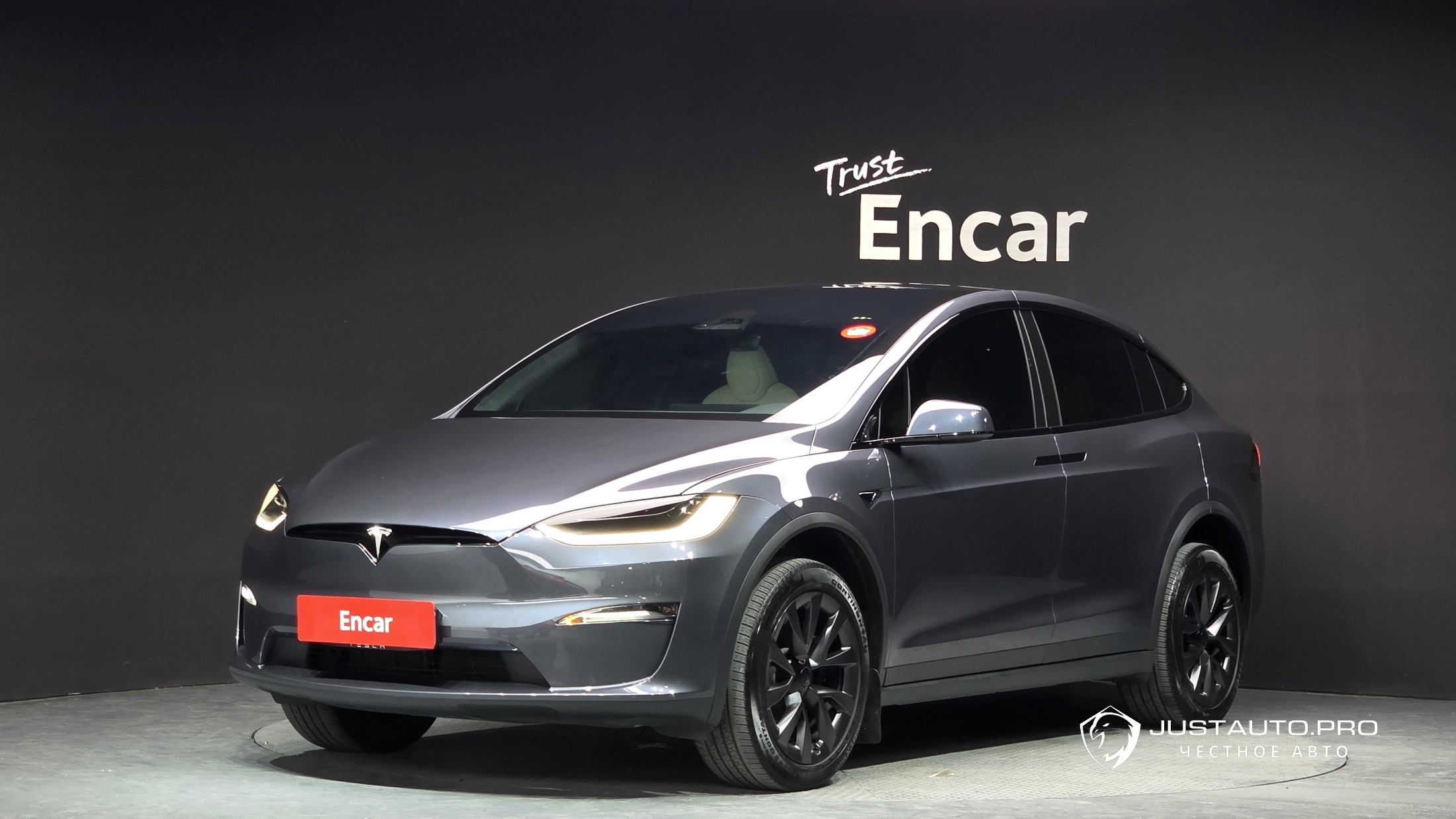 Автомобиль Tesla Model X