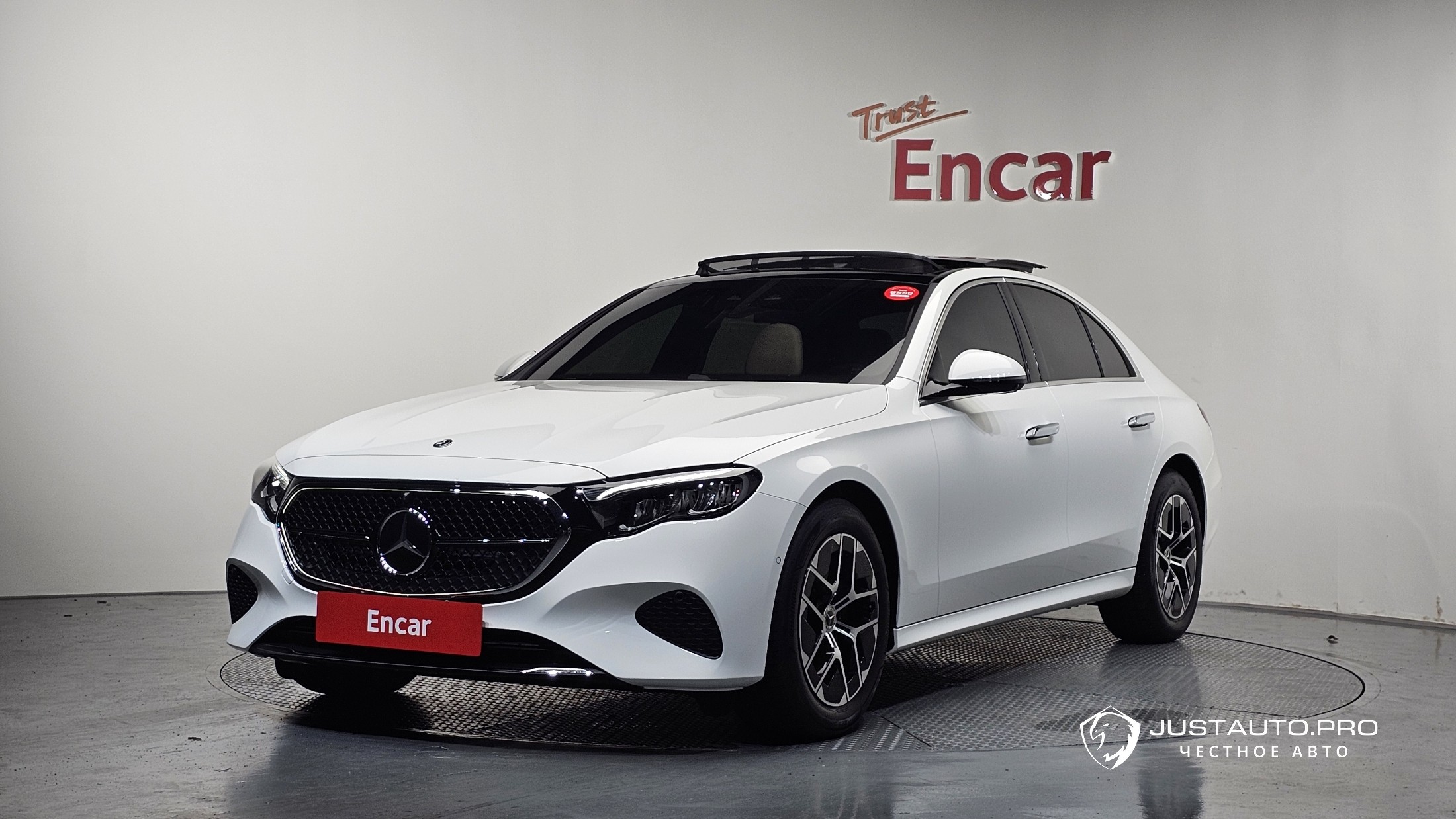 Автомобиль Mercedes-Benz E-Class