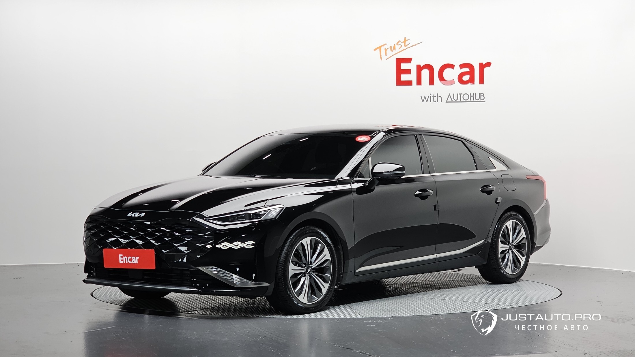 Автомобиль Kia K8