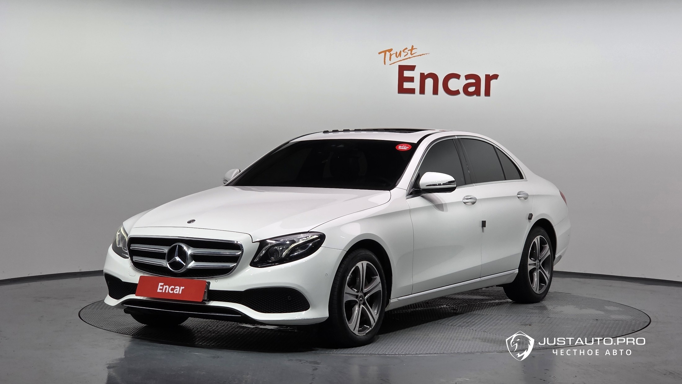 Автомобиль Mercedes-Benz E-Class