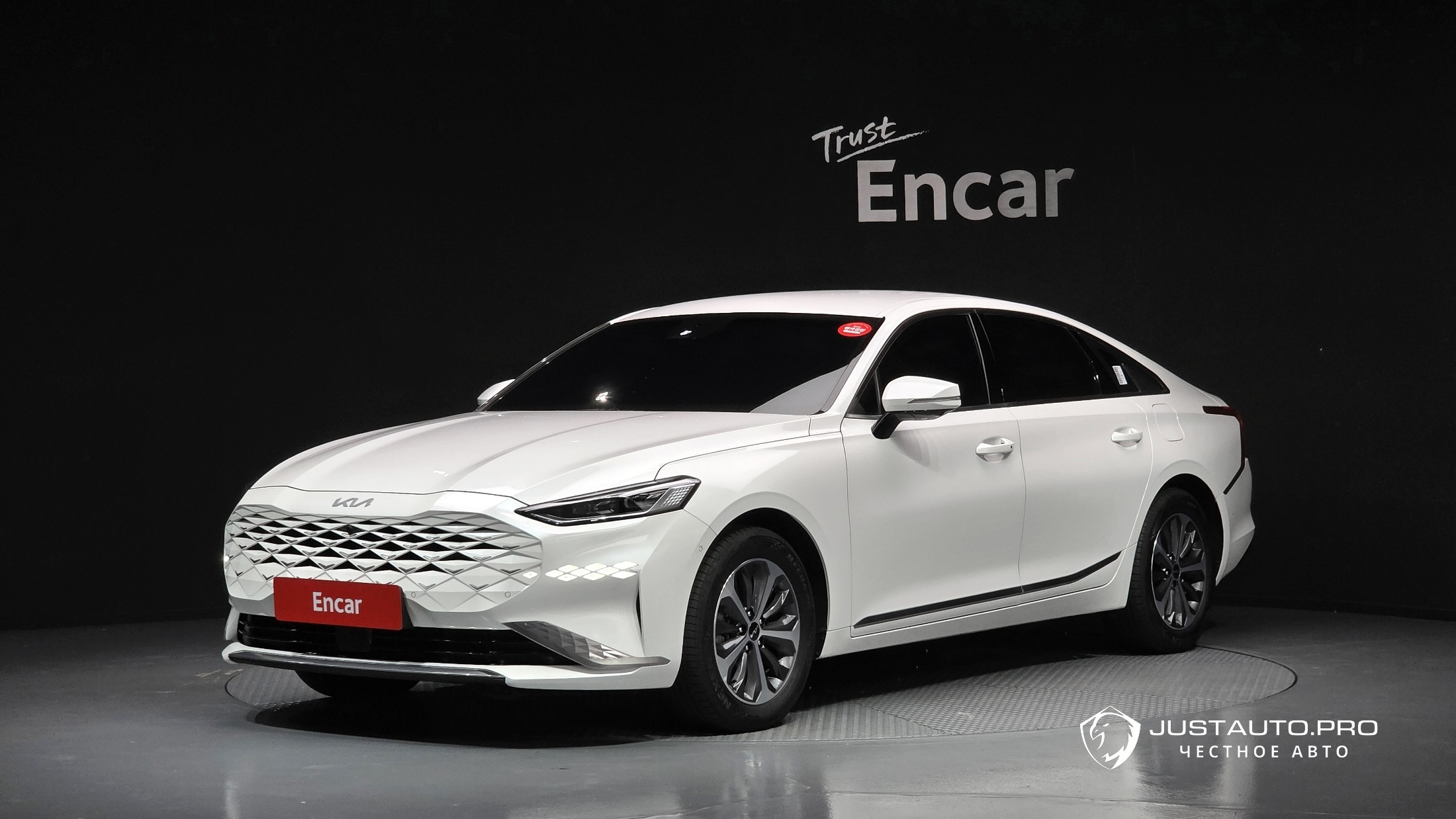 Автомобиль Kia K8