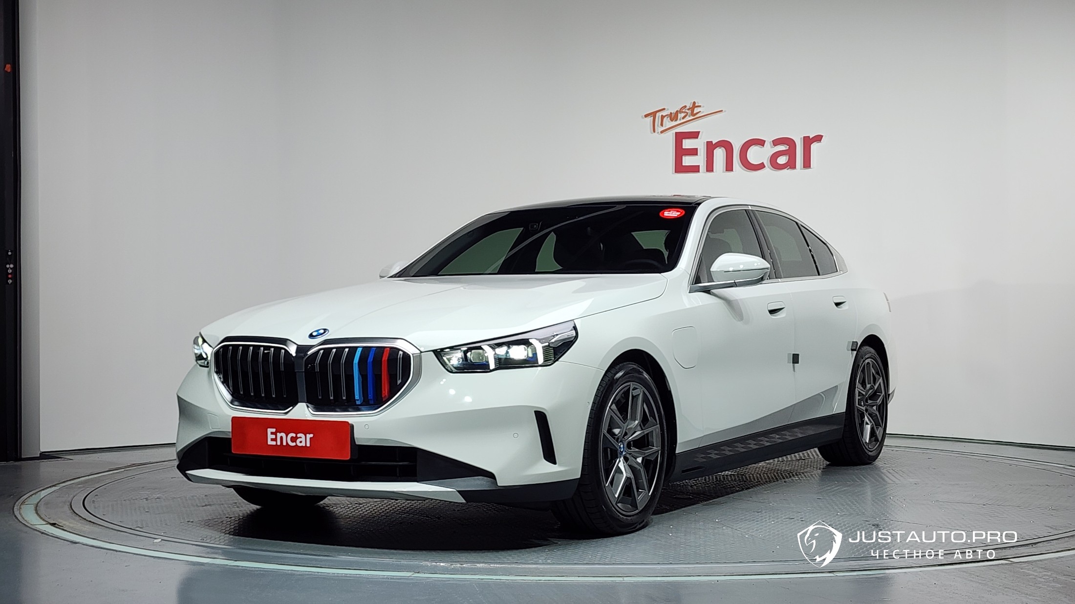 Автомобиль BMW 5-Series