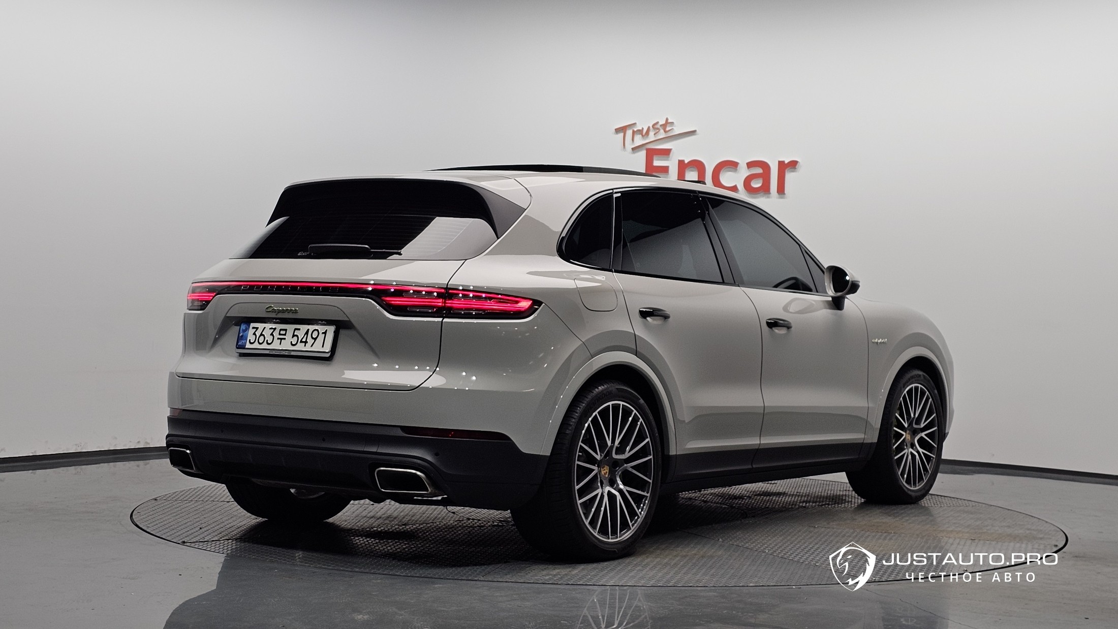 Автомобиль Porsche Cayenne