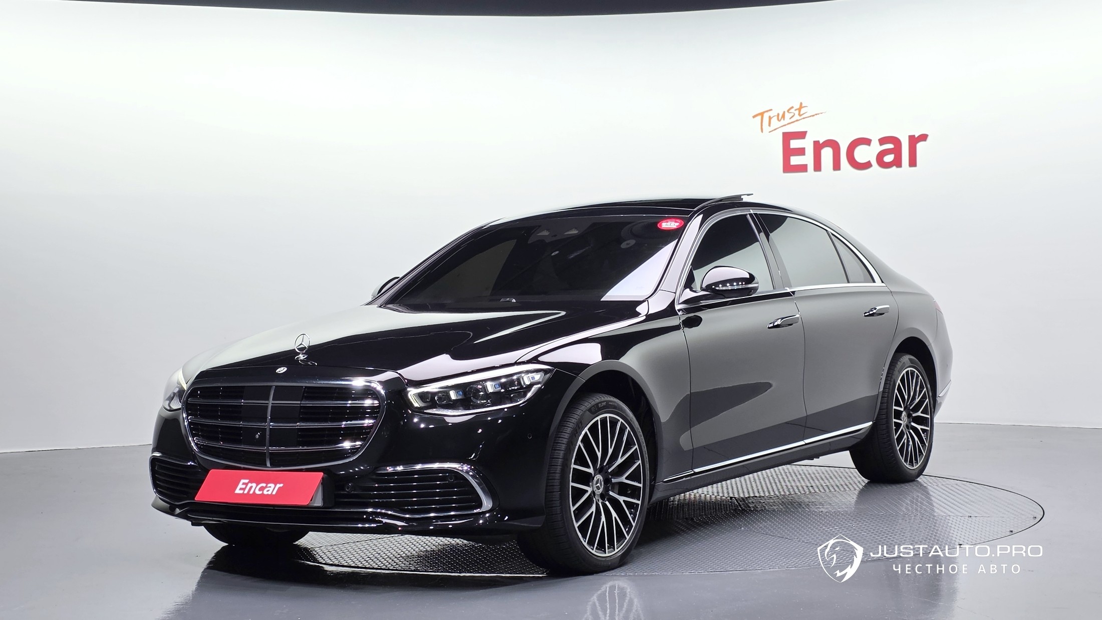 Автомобиль Mercedes-Benz S-Class