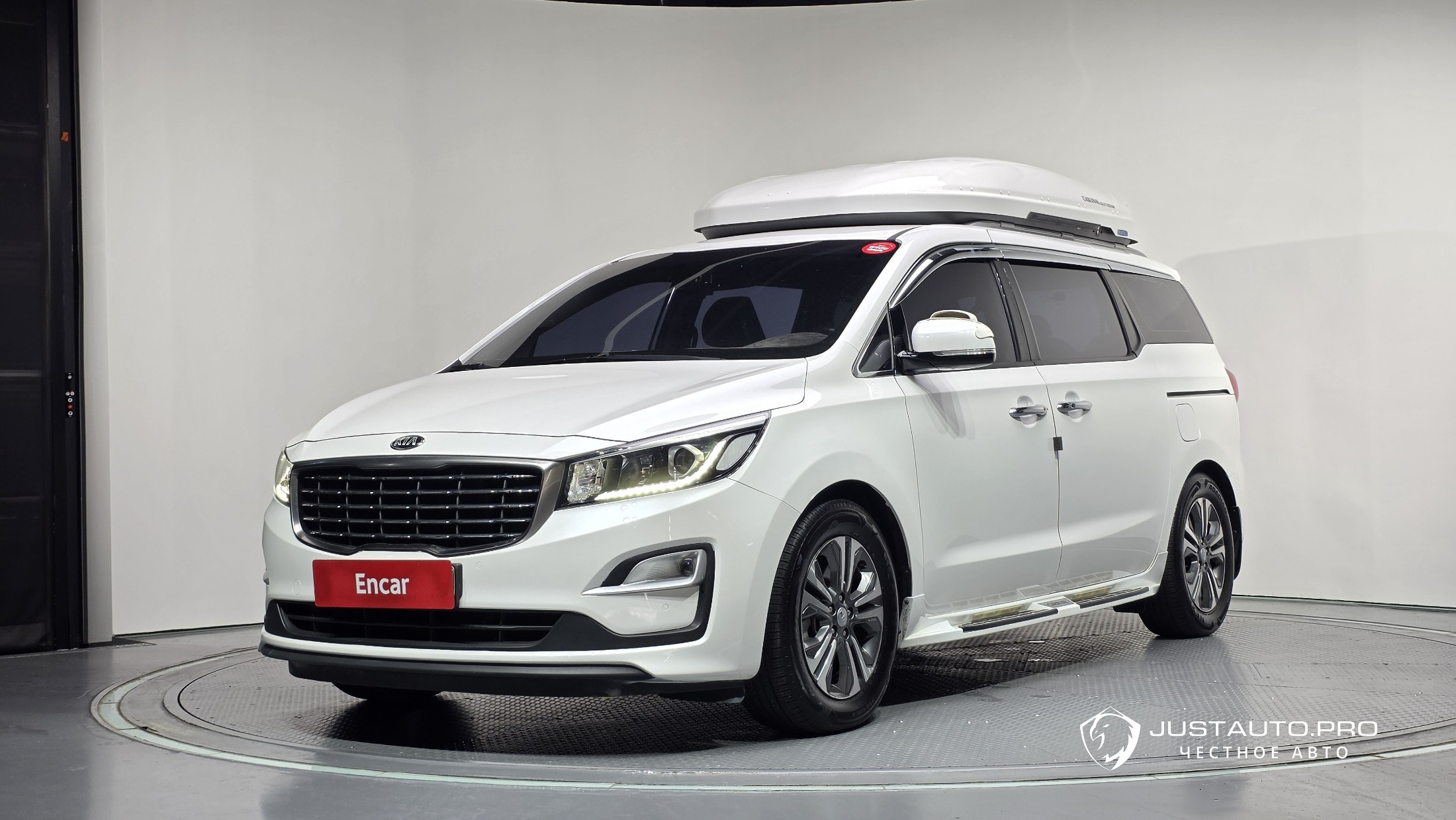 Автомобиль Kia Canival