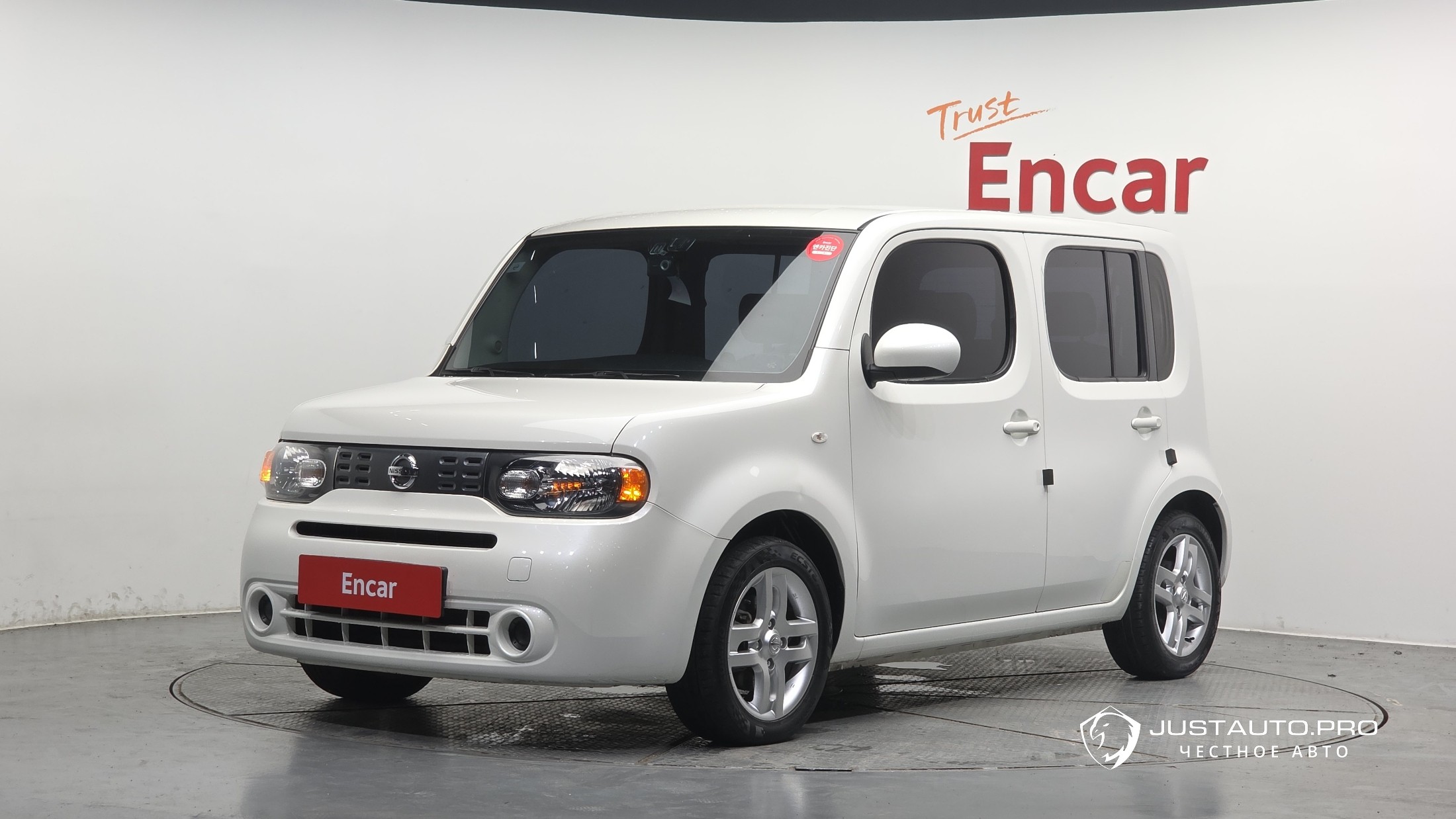 Автомобиль Nissan Cube