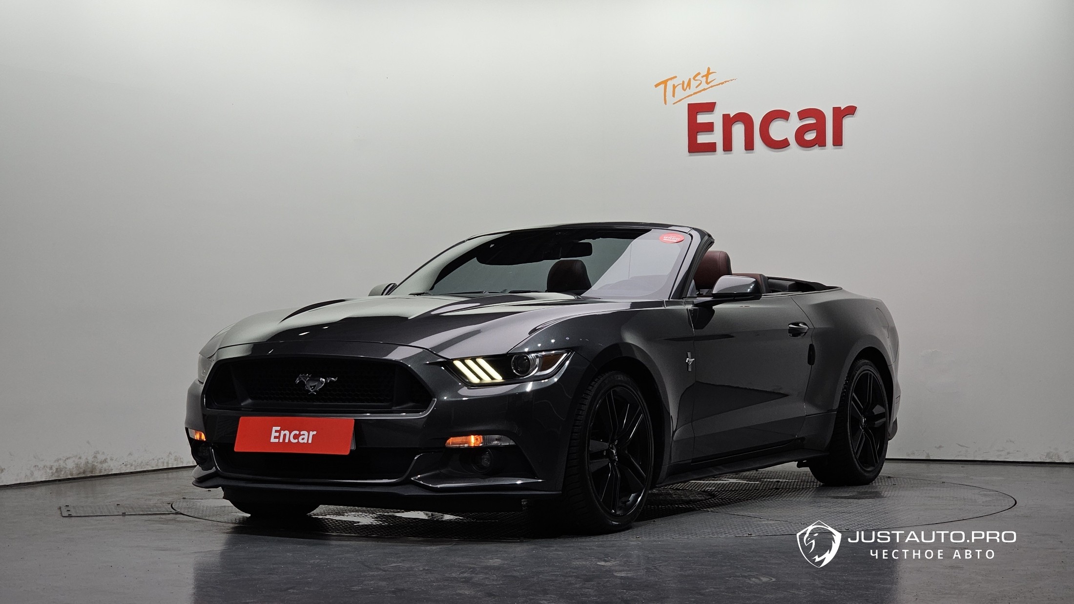 Автомобиль Ford Mustang