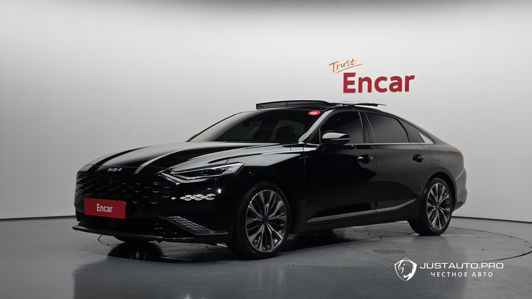 Автомобиль Kia K8