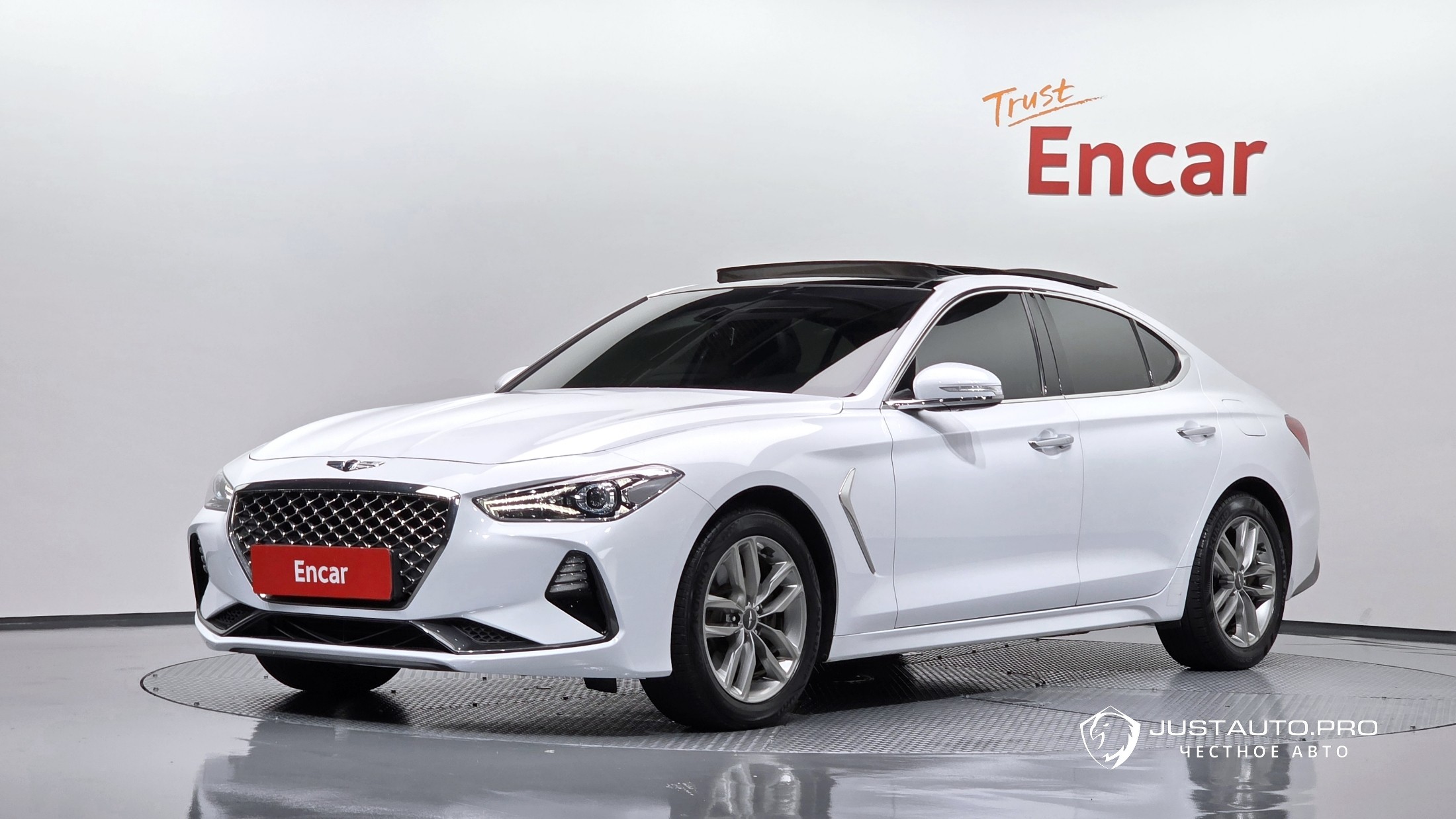 Автомобиль Genesis G70