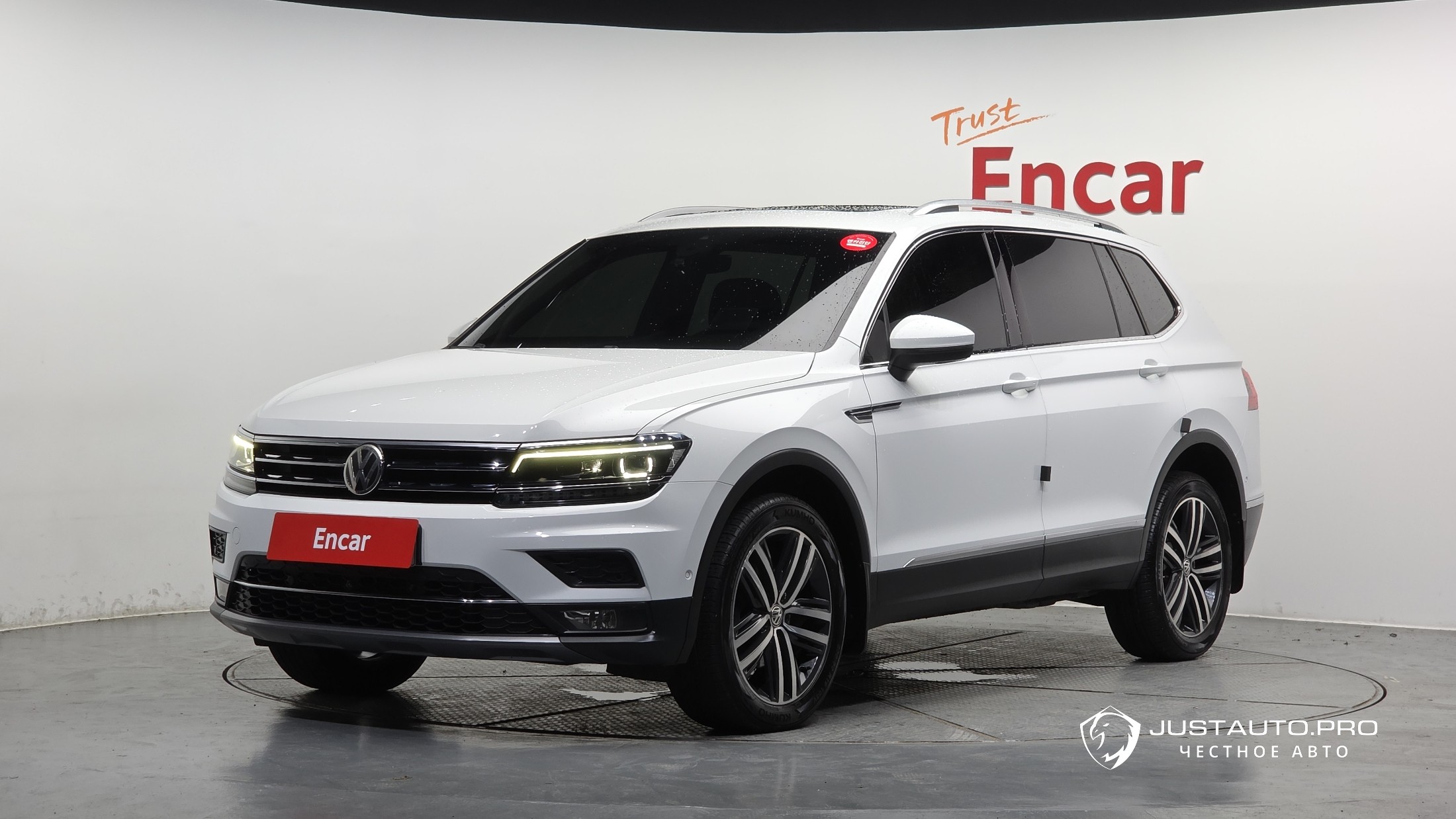 Автомобиль Volkswagen Tiguan