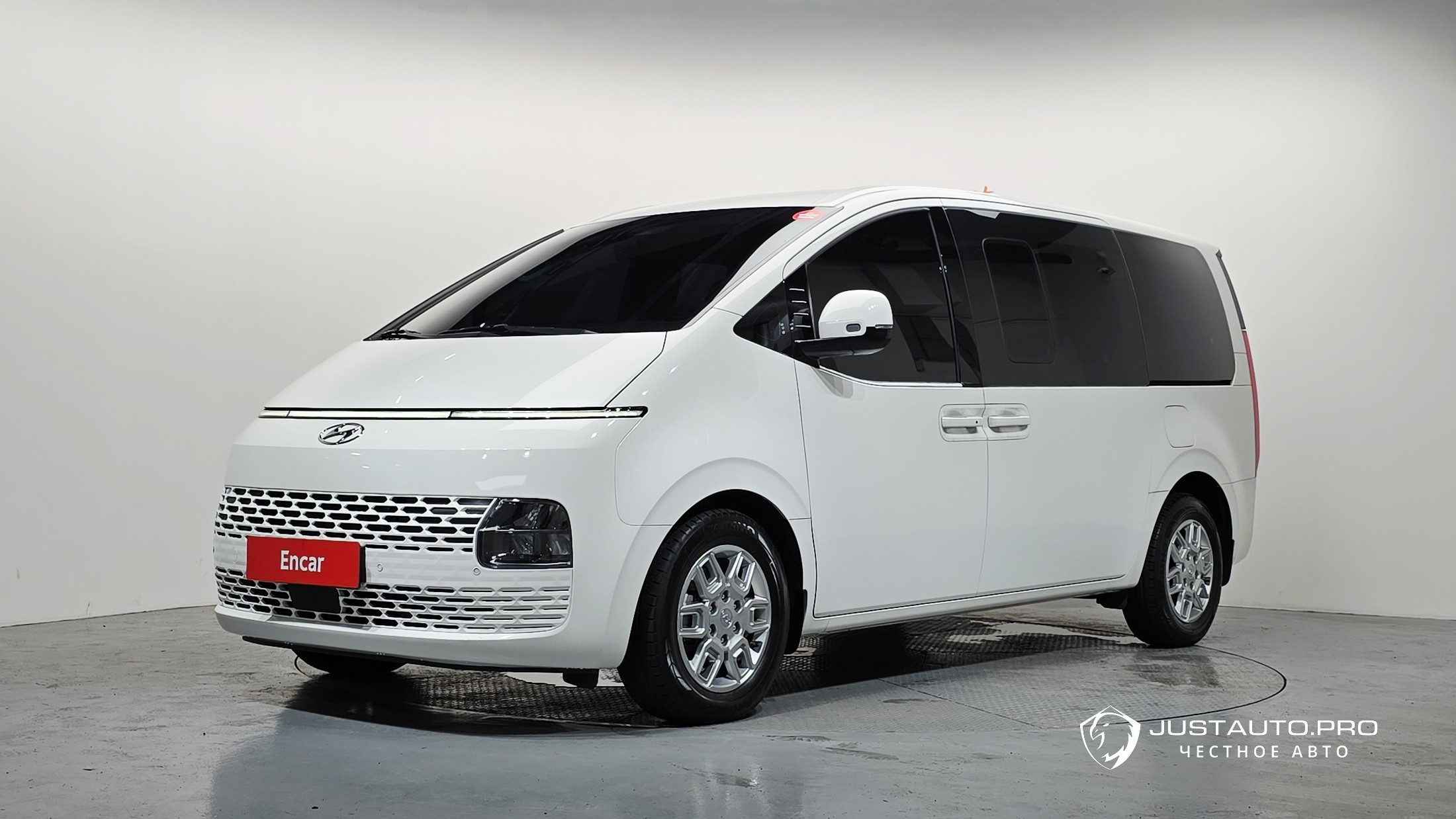 Автомобиль Hyundai Staria