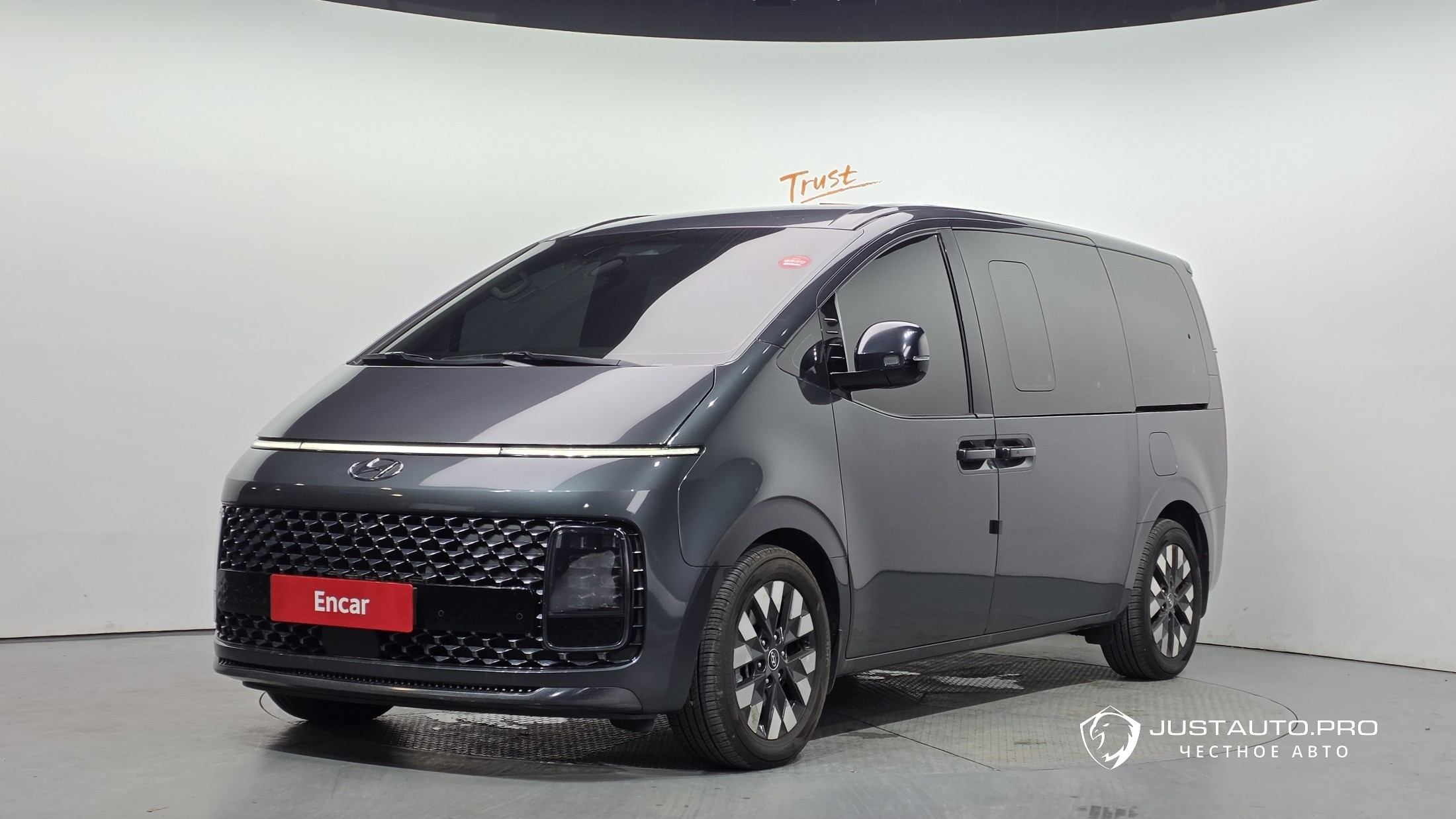 Автомобиль Hyundai Staria