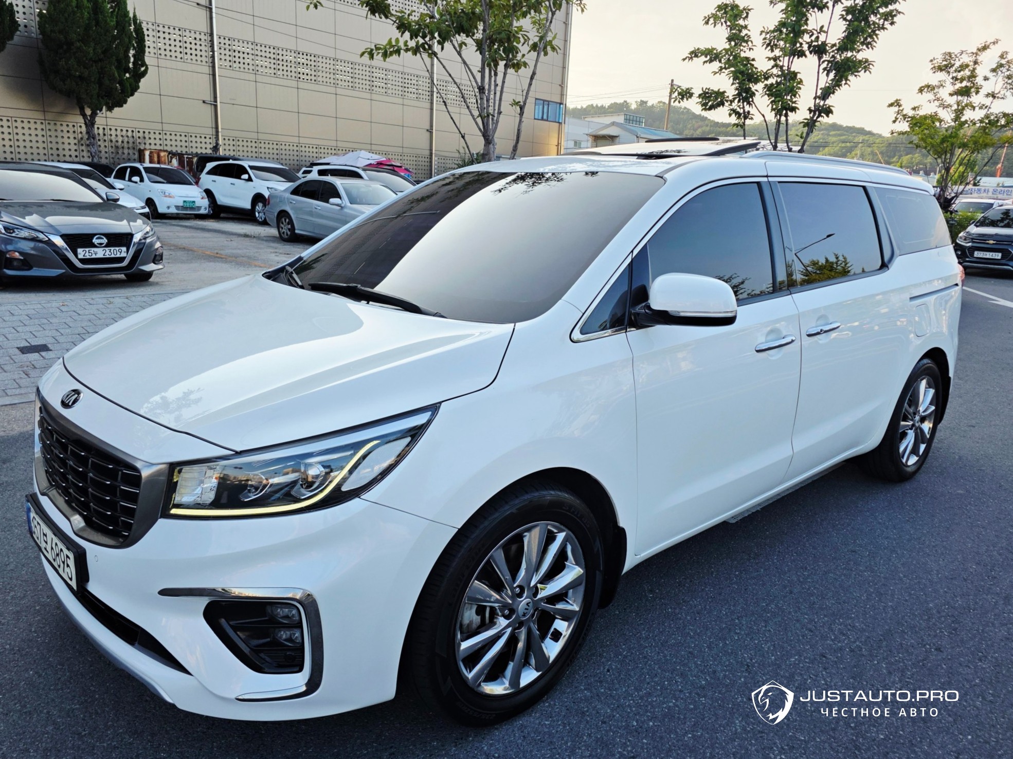 Автомобиль Kia Canival