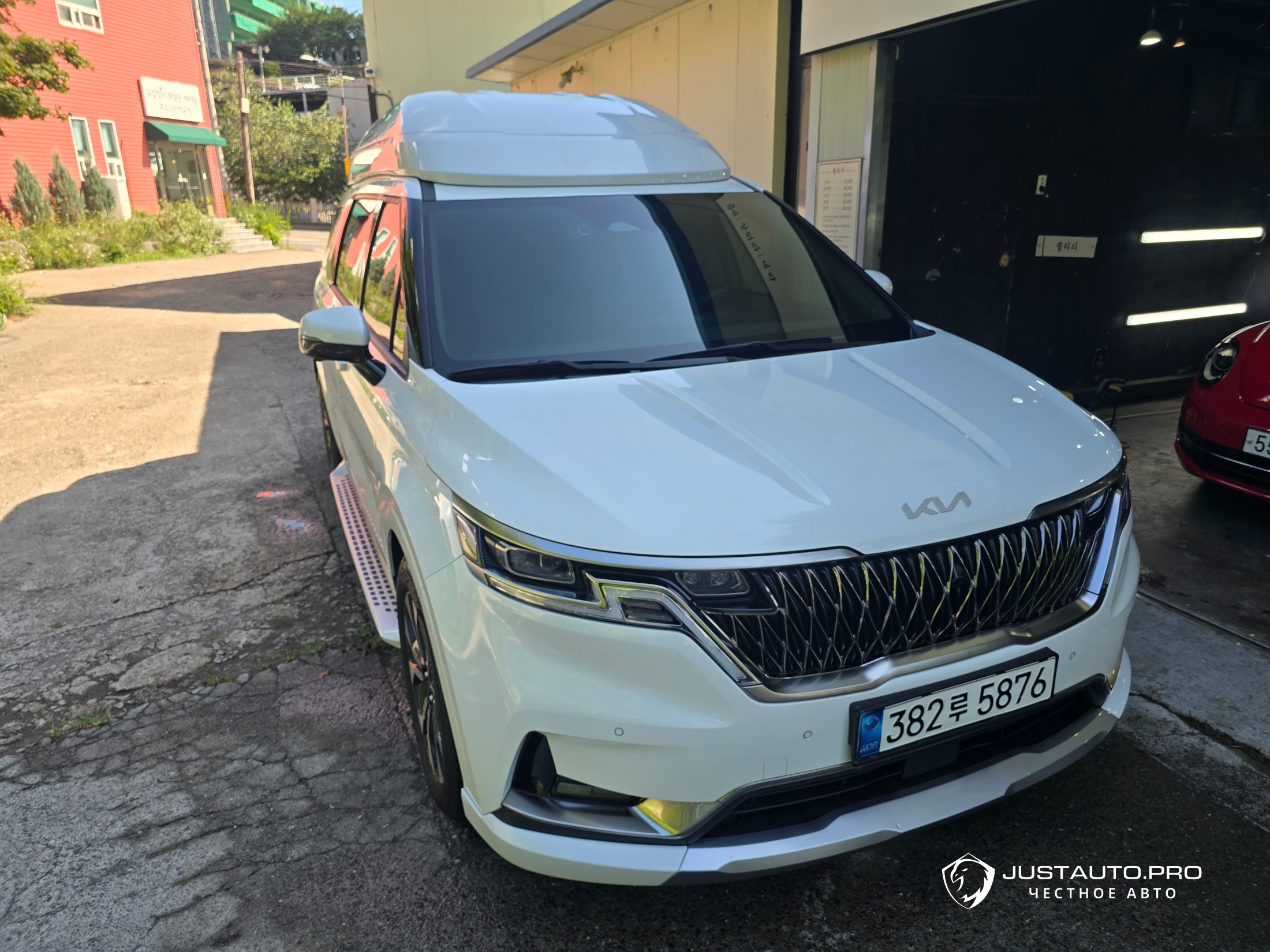 Автомобиль Kia Canival