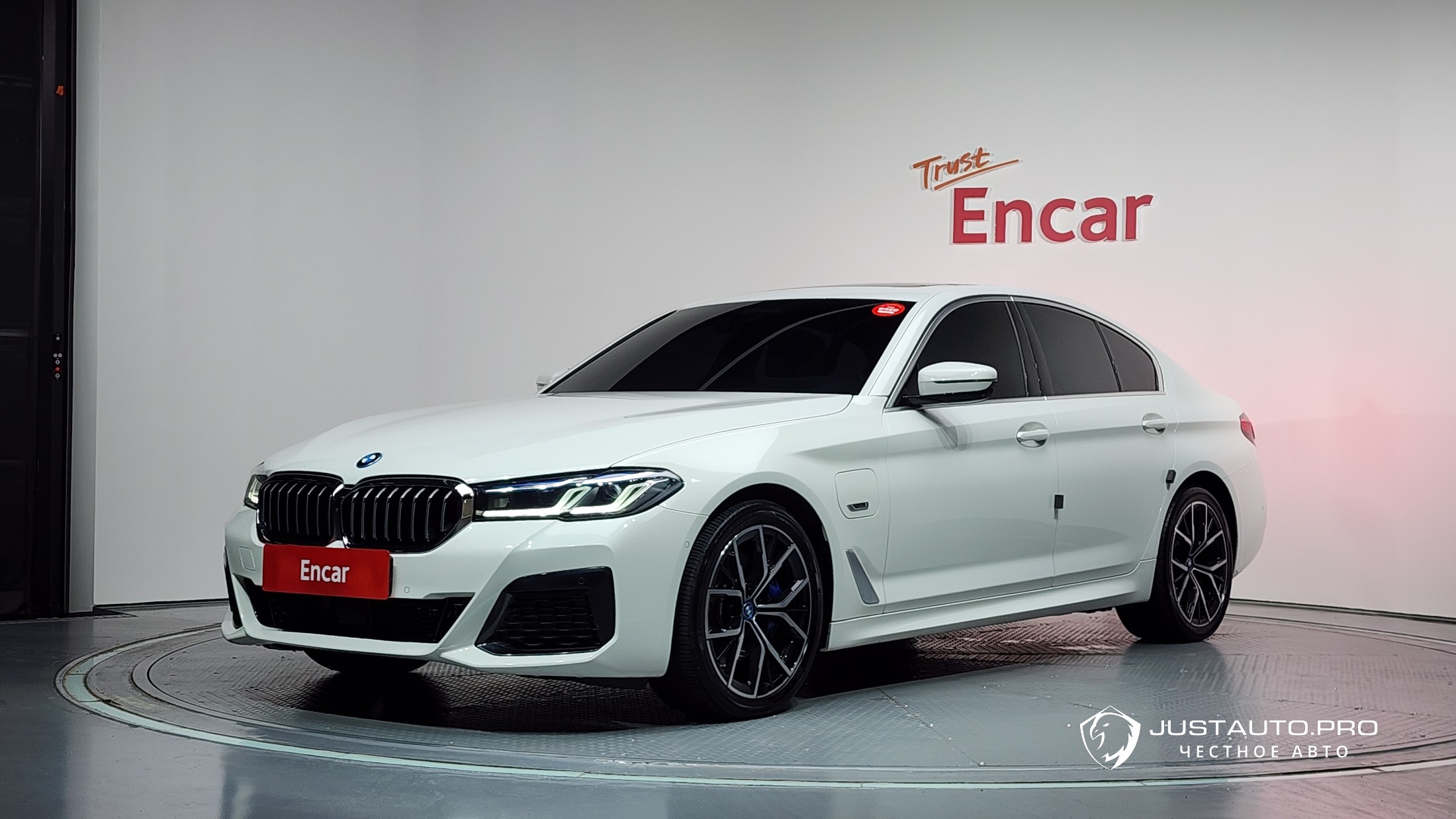 Автомобиль BMW 5-Series