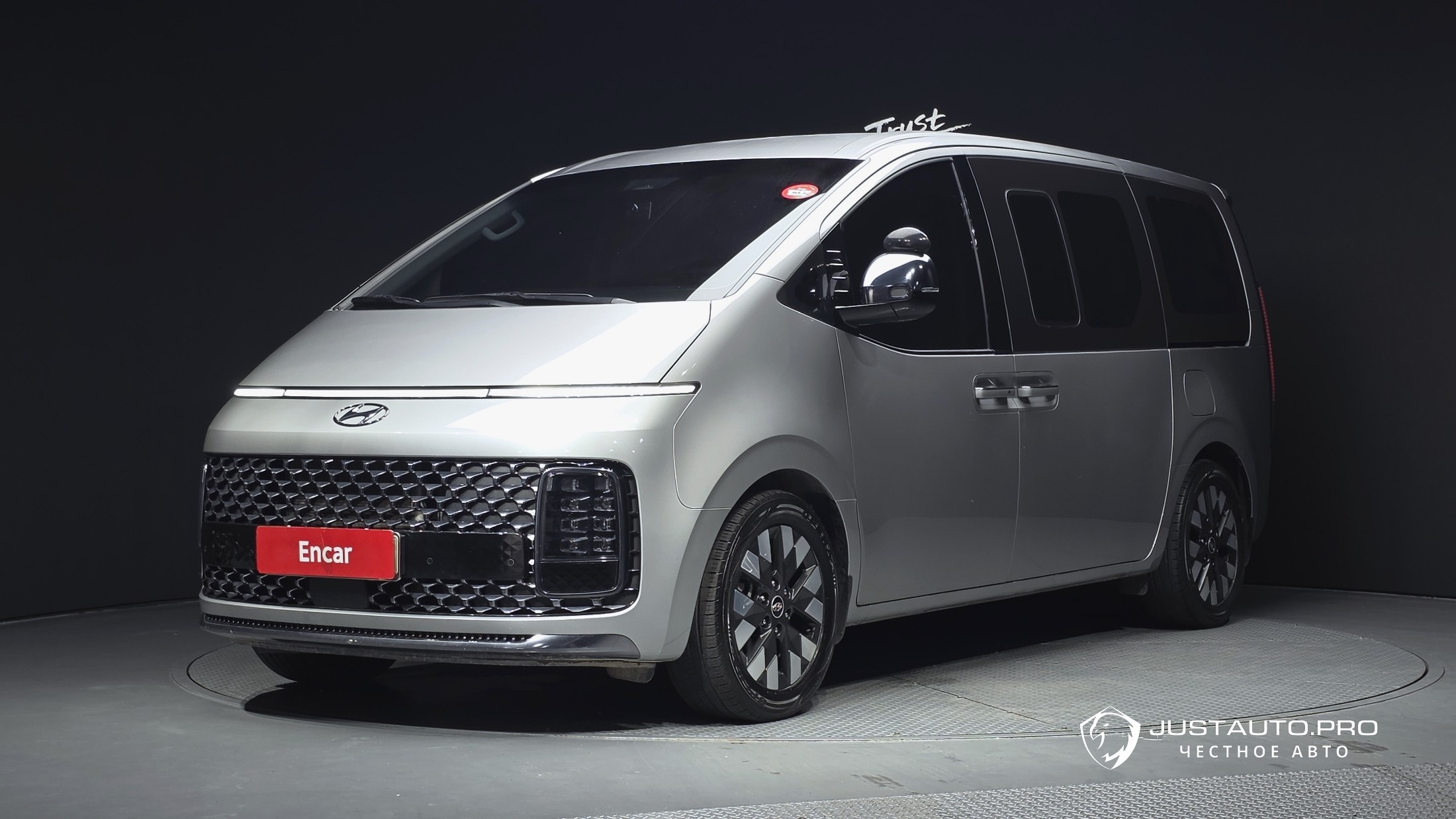 Автомобиль Hyundai Staria