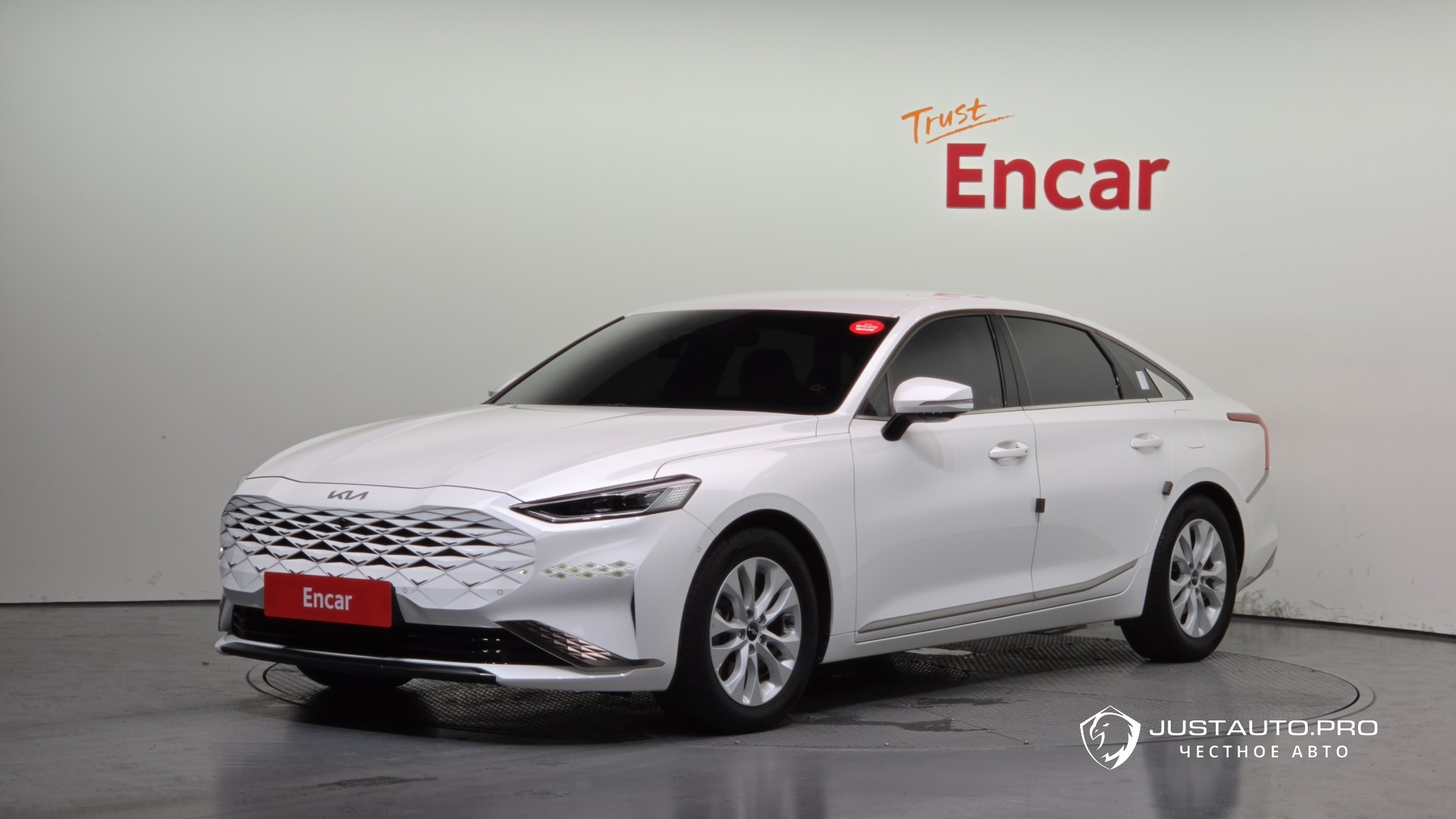 Автомобиль Kia K8