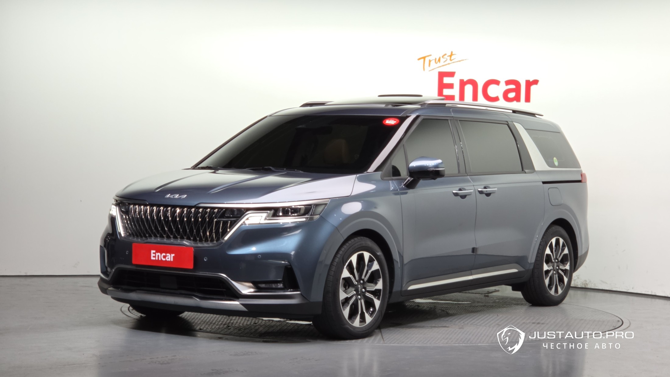 Автомобиль Kia Canival