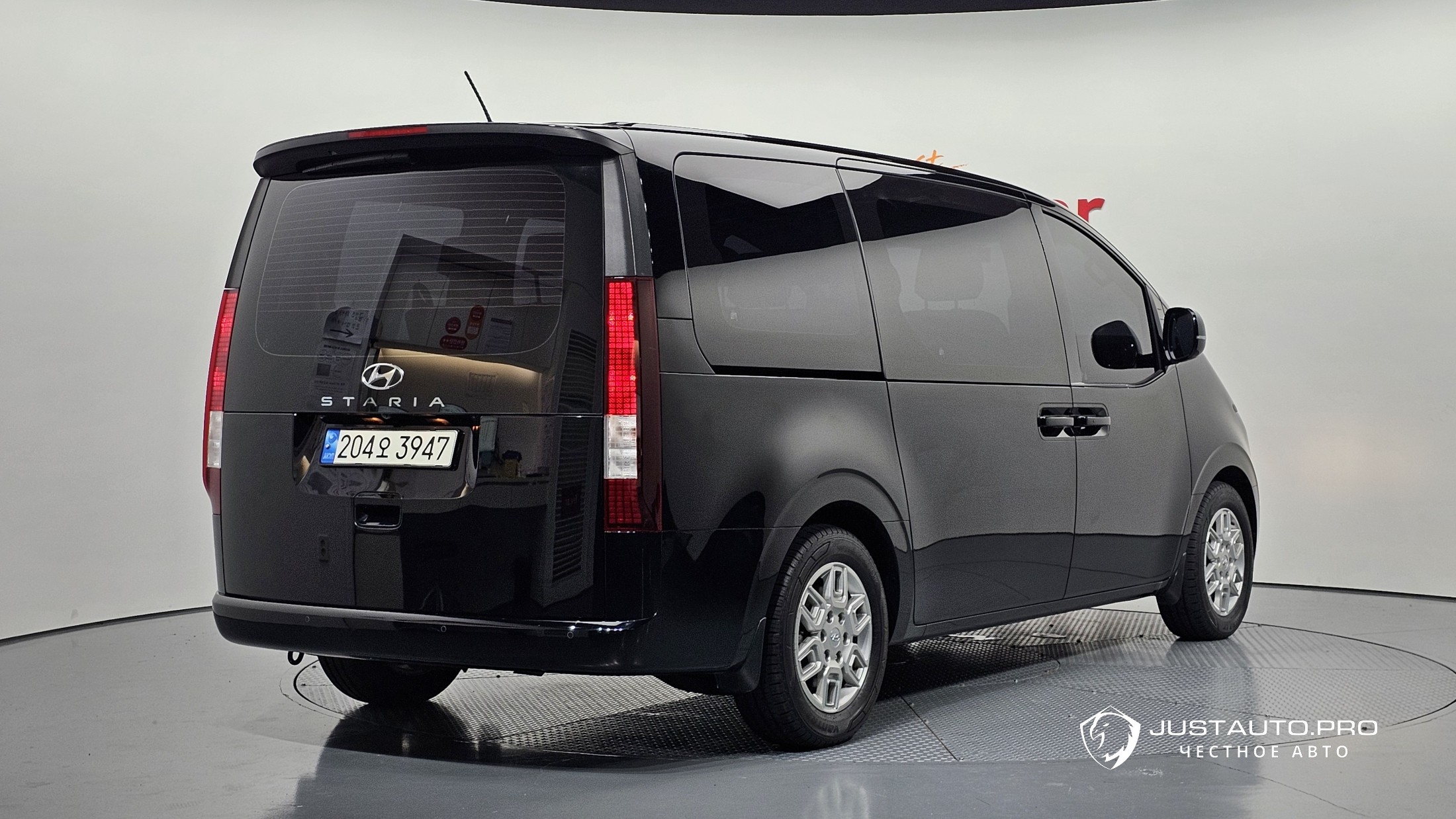 Автомобиль Hyundai Staria