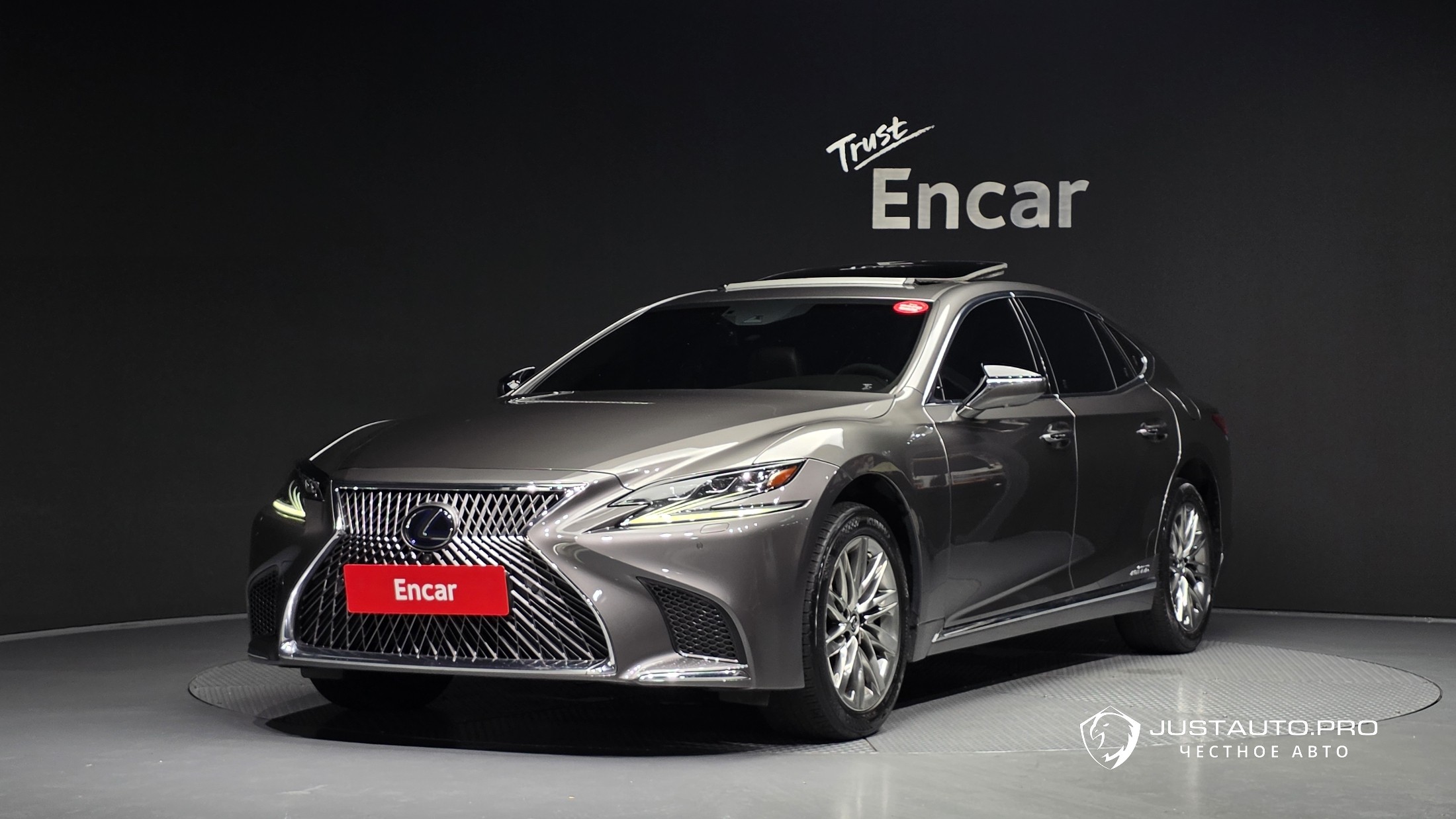 Автомобиль Lexus LS