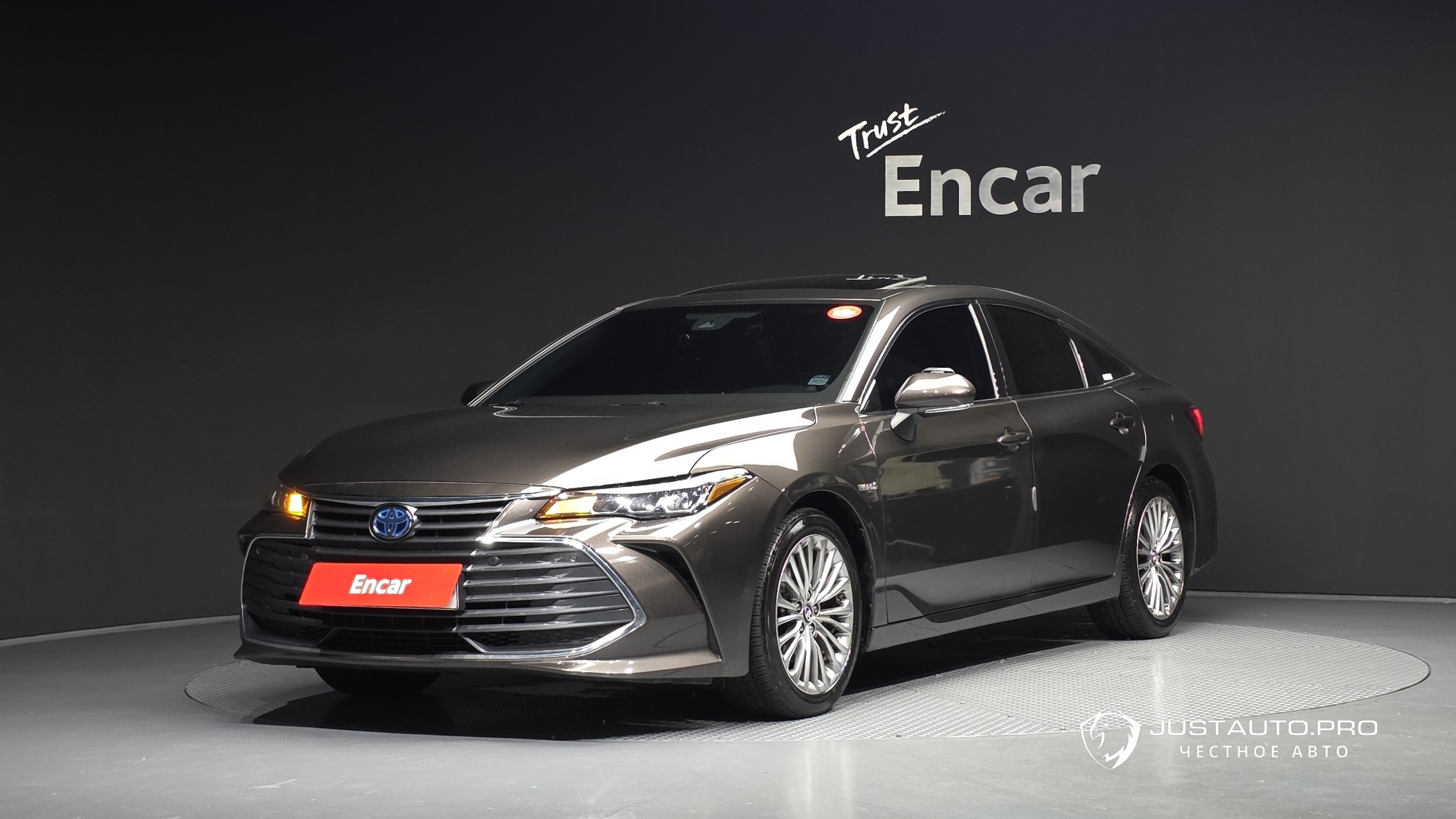 Автомобиль Toyota Avalon