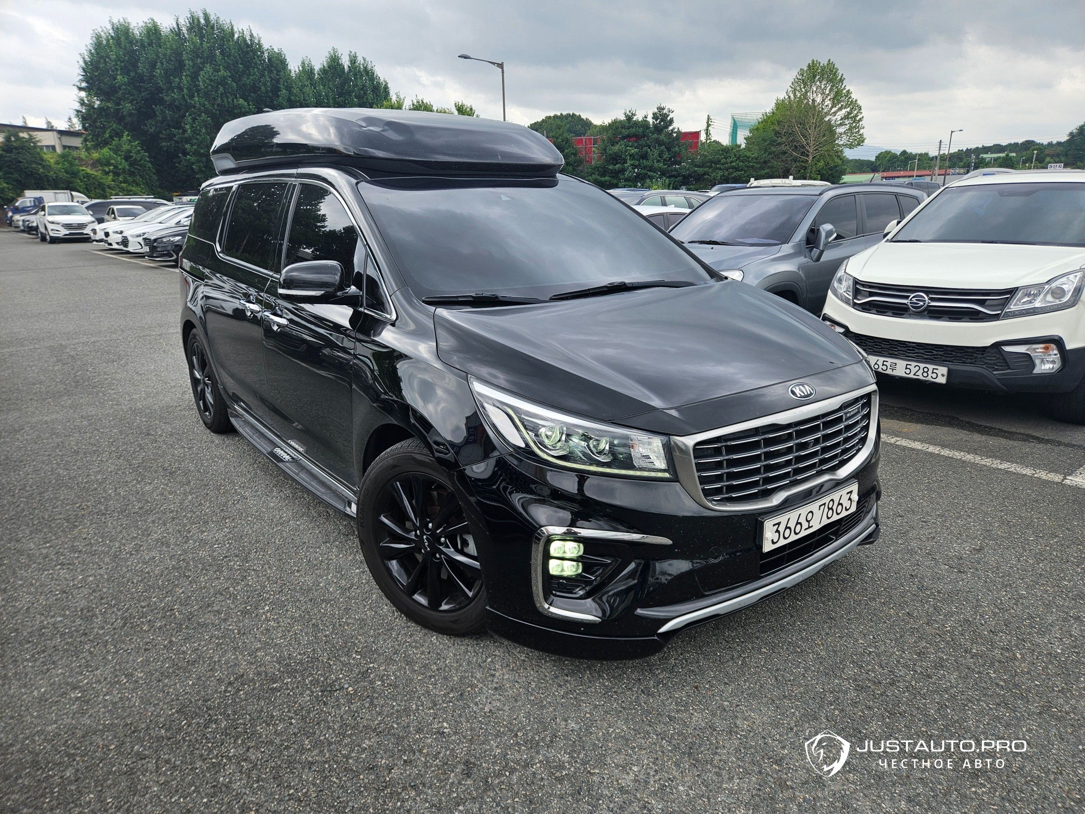 Автомобиль Kia Canival