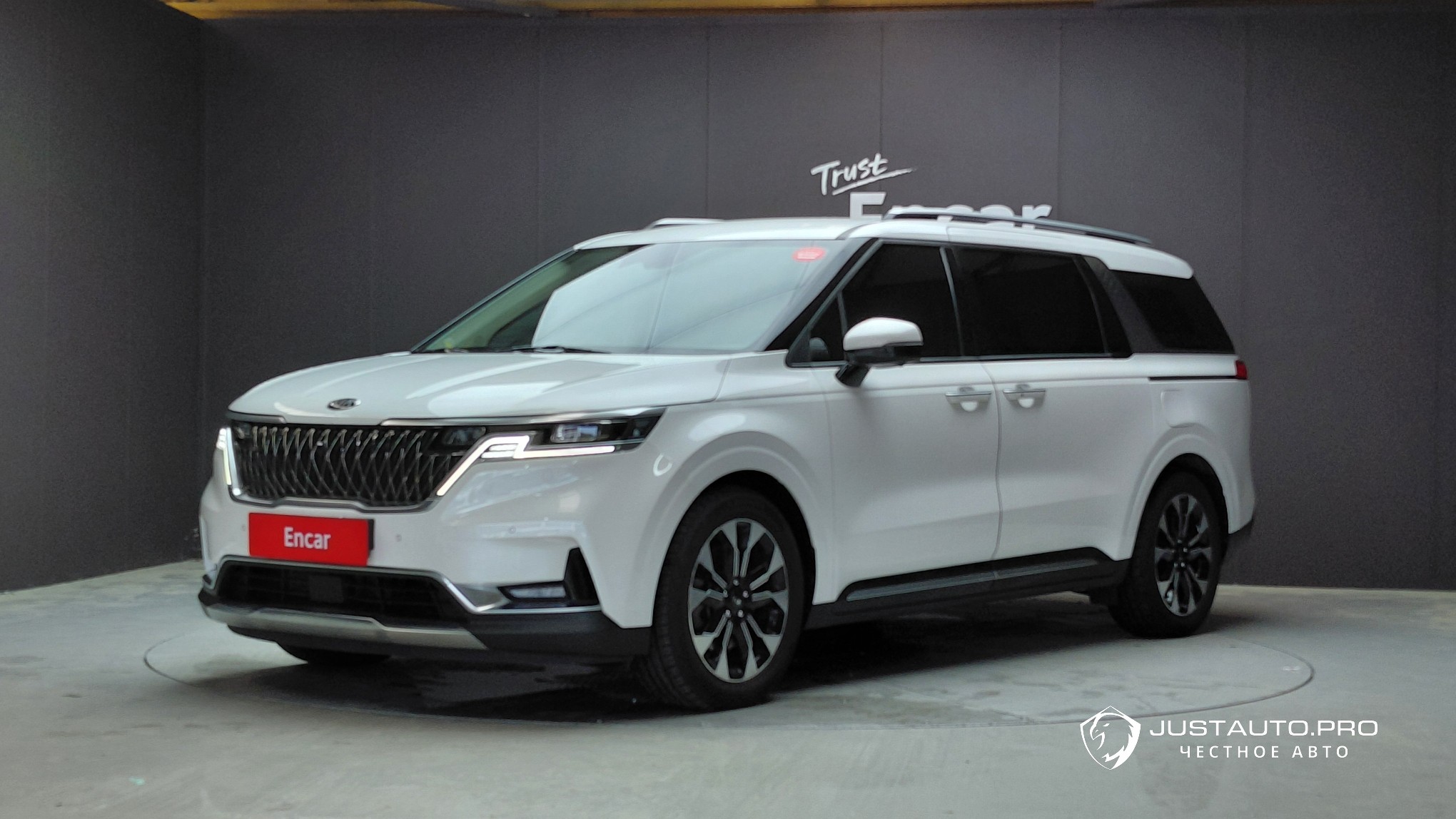 Автомобиль Kia Canival