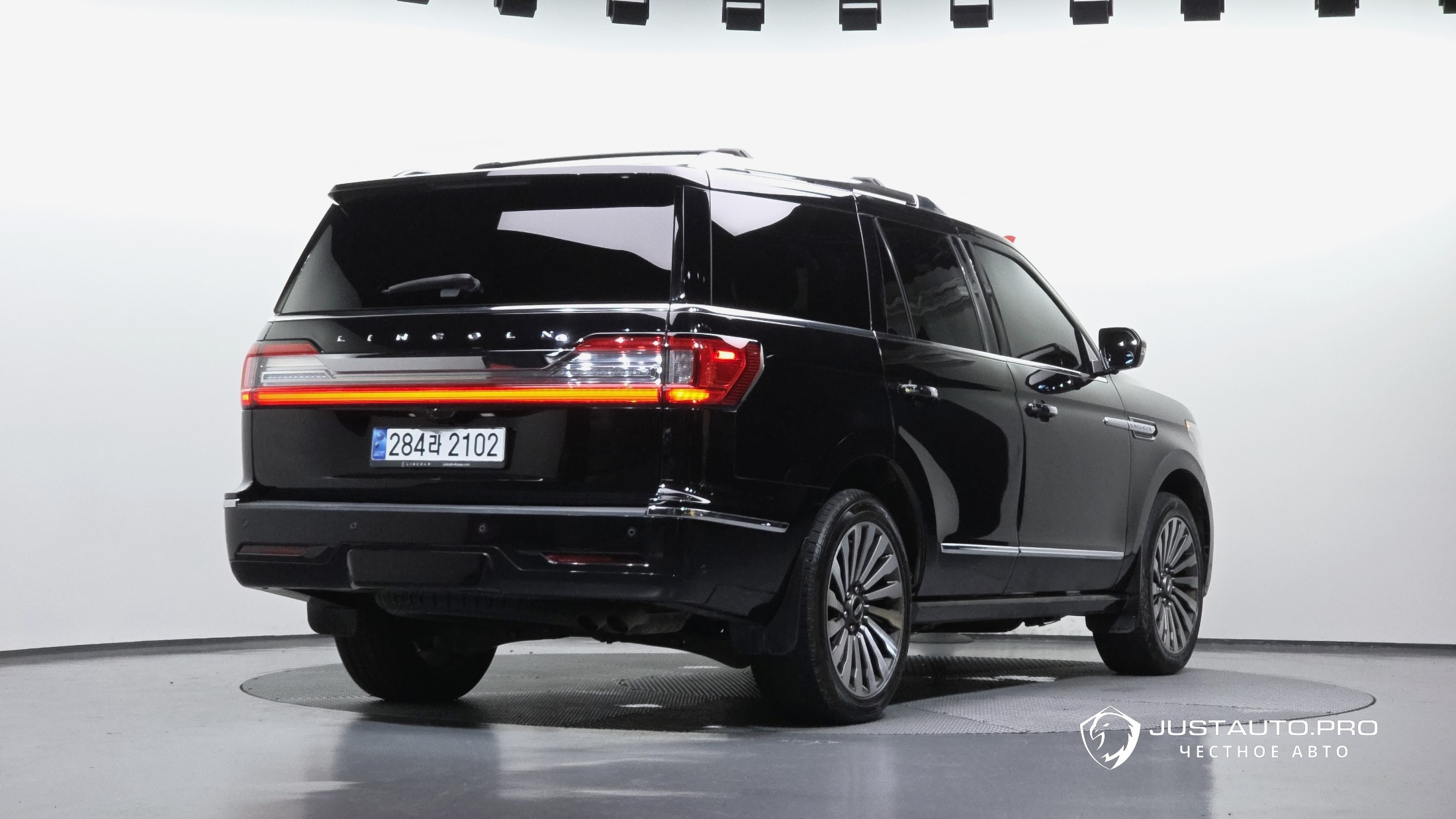 Автомобиль Lincoln Navigator