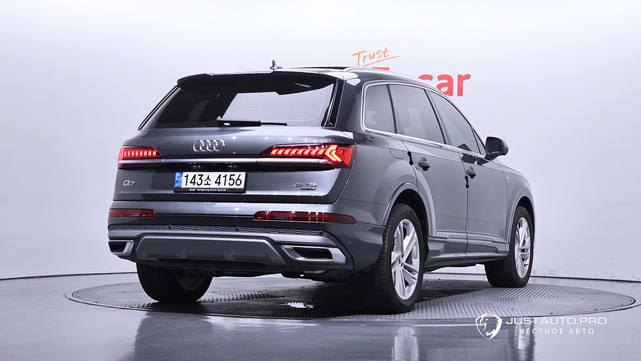 Автомобиль Audi Q7