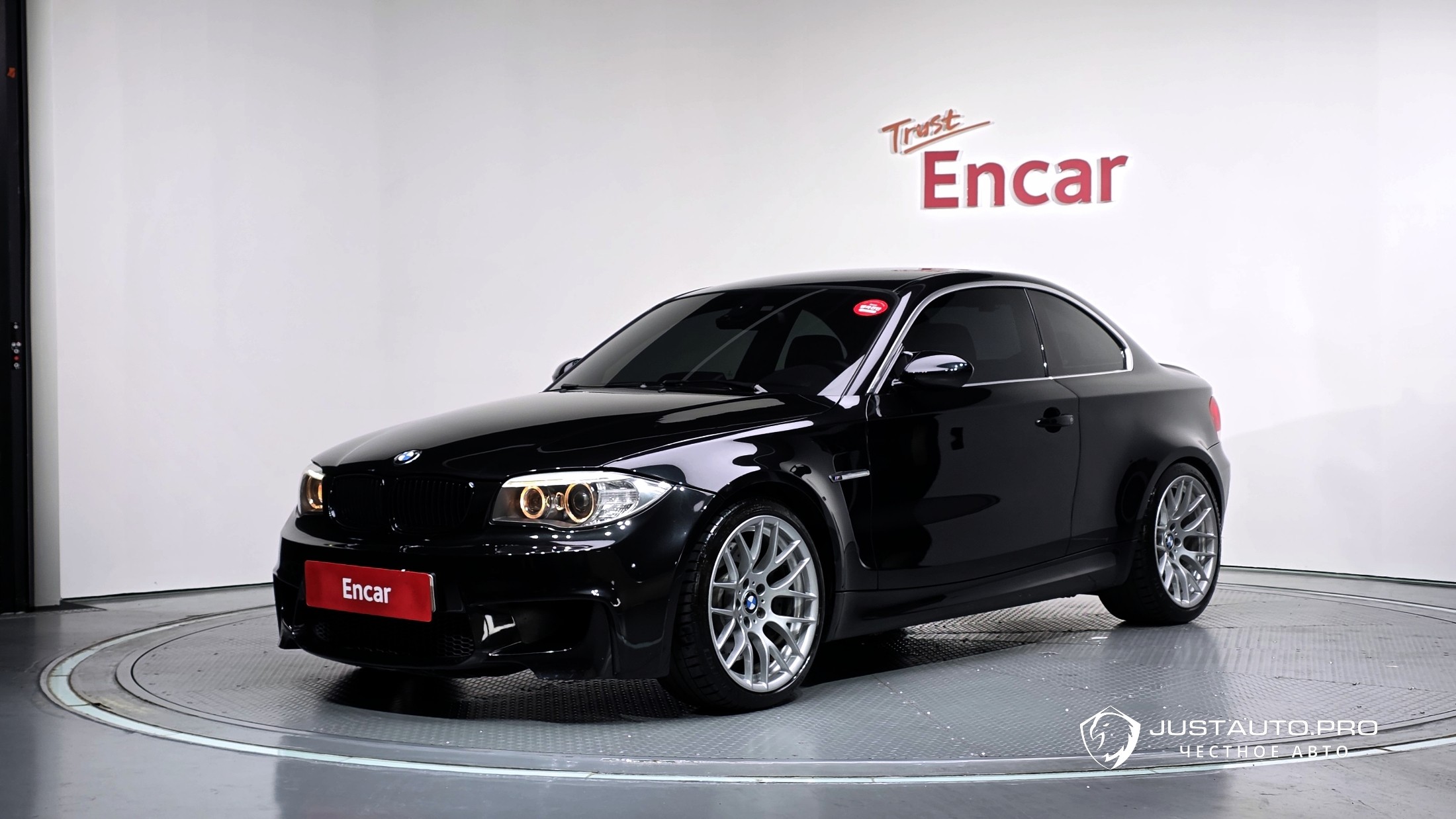 Автомобиль BMW 1M