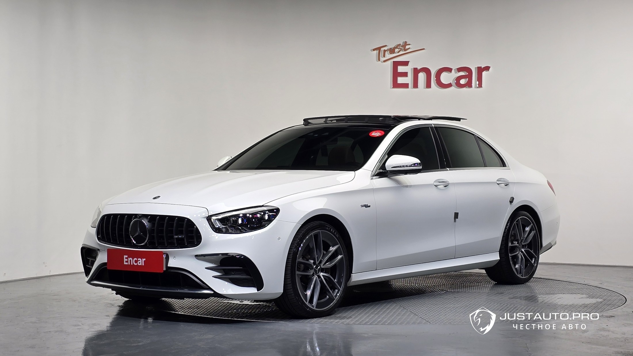 Автомобиль Mercedes-Benz E-Class