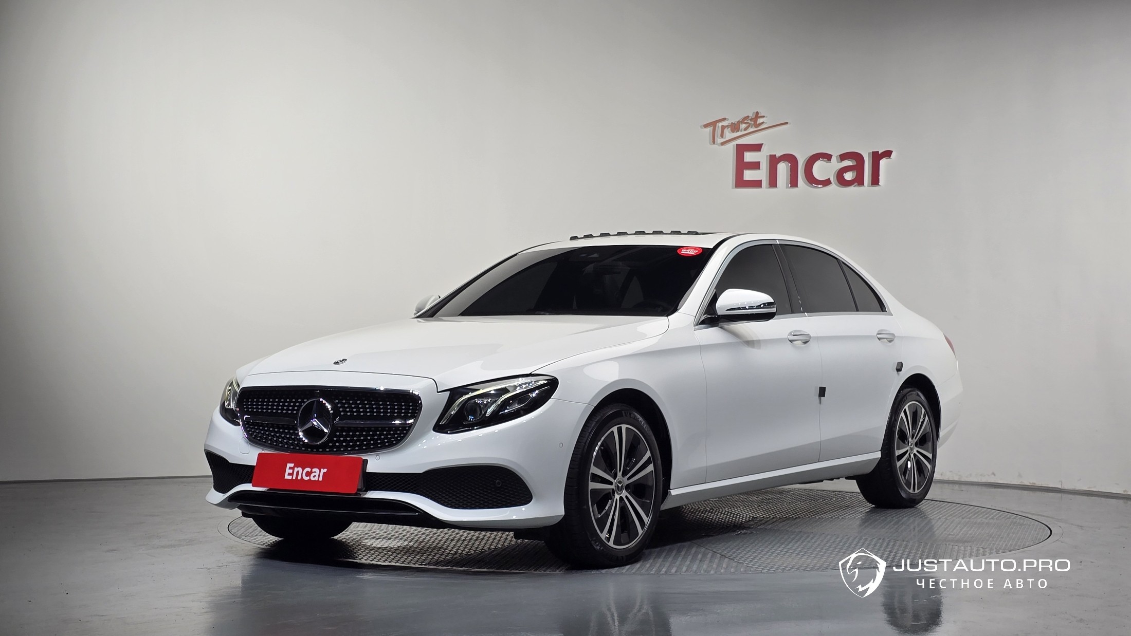 Автомобиль Mercedes-Benz E-Class