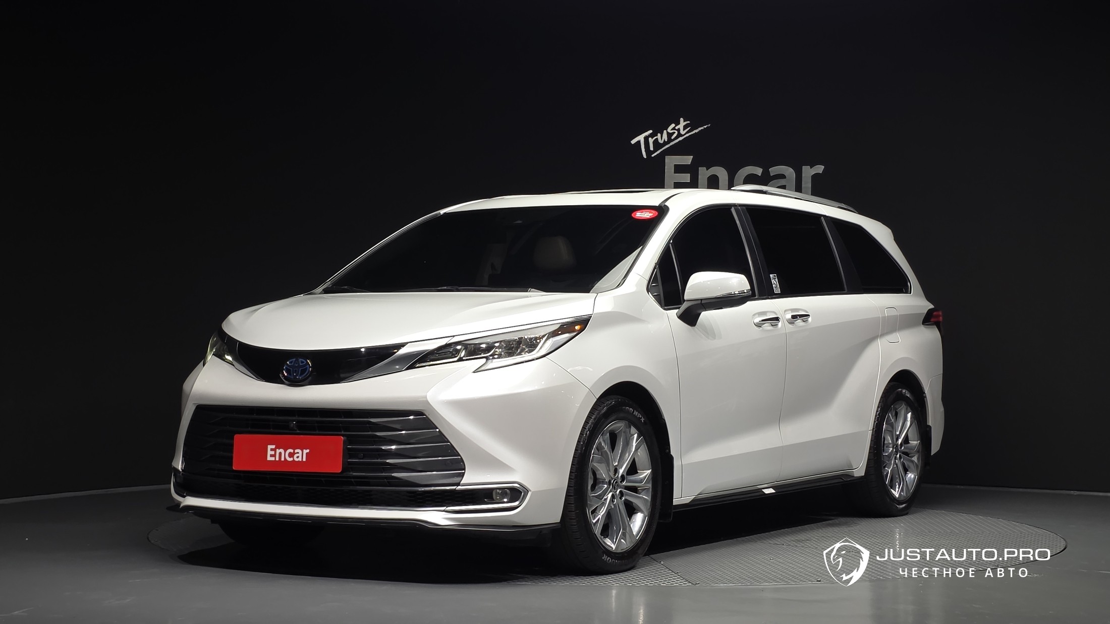 Автомобиль Toyota Sienna