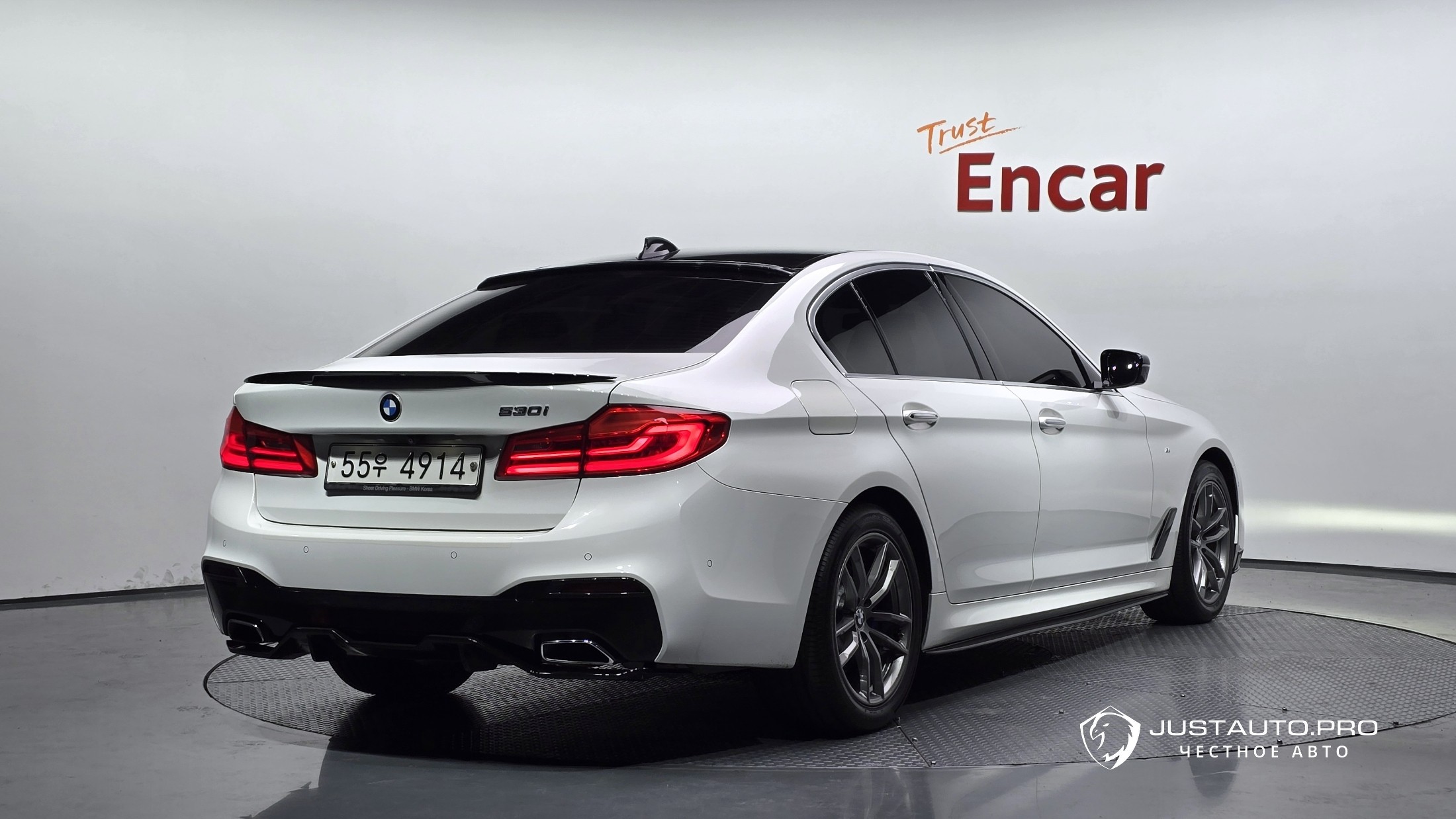 Автомобиль BMW 5-Series