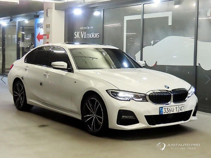 Автомобиль BMW 3-Series