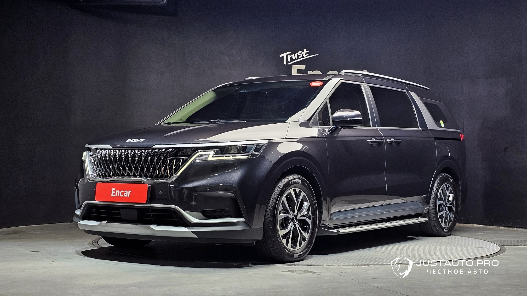 Автомобиль Kia Canival