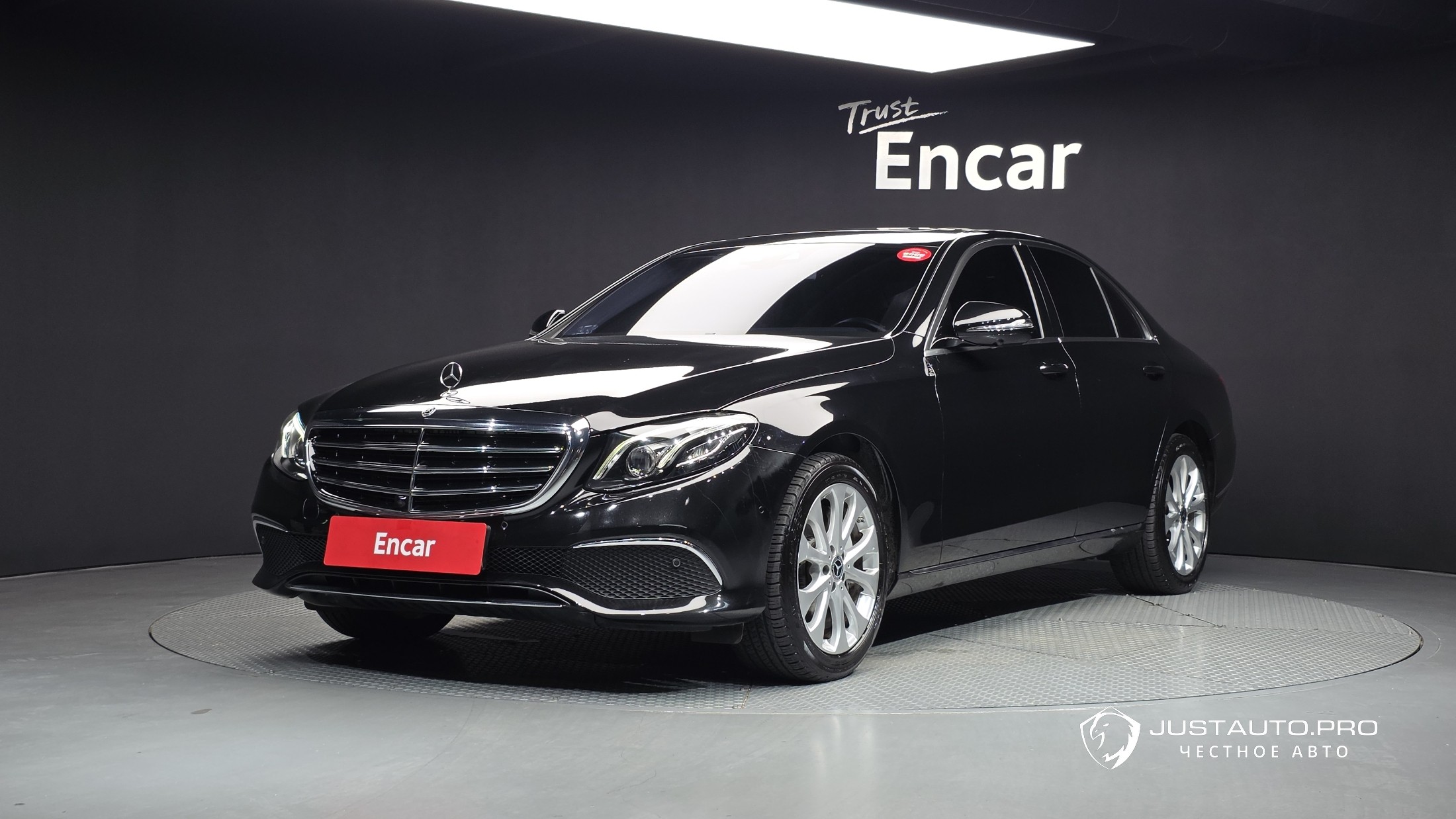 Автомобиль Mercedes-Benz E-Class