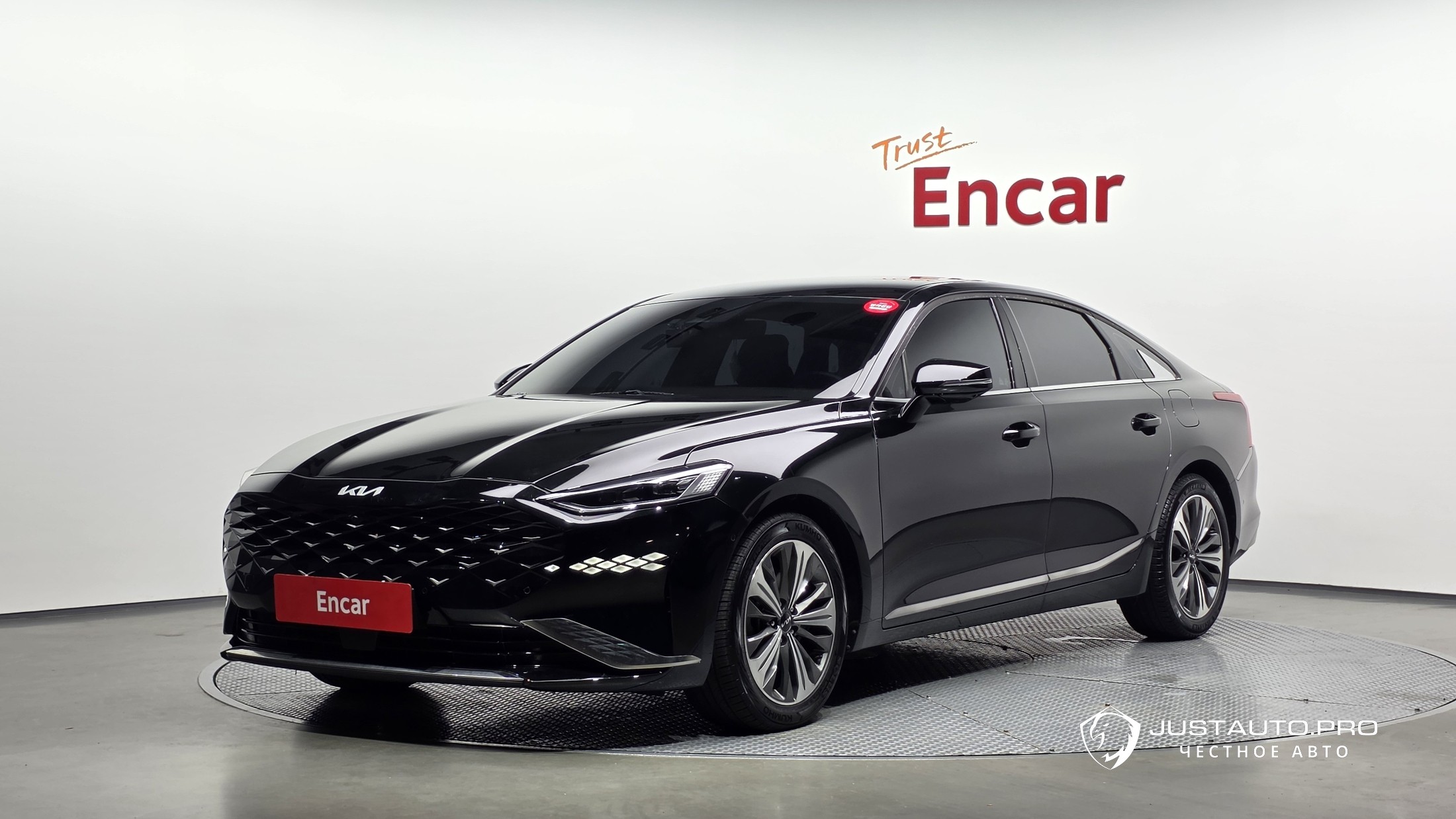 Автомобиль Kia K8