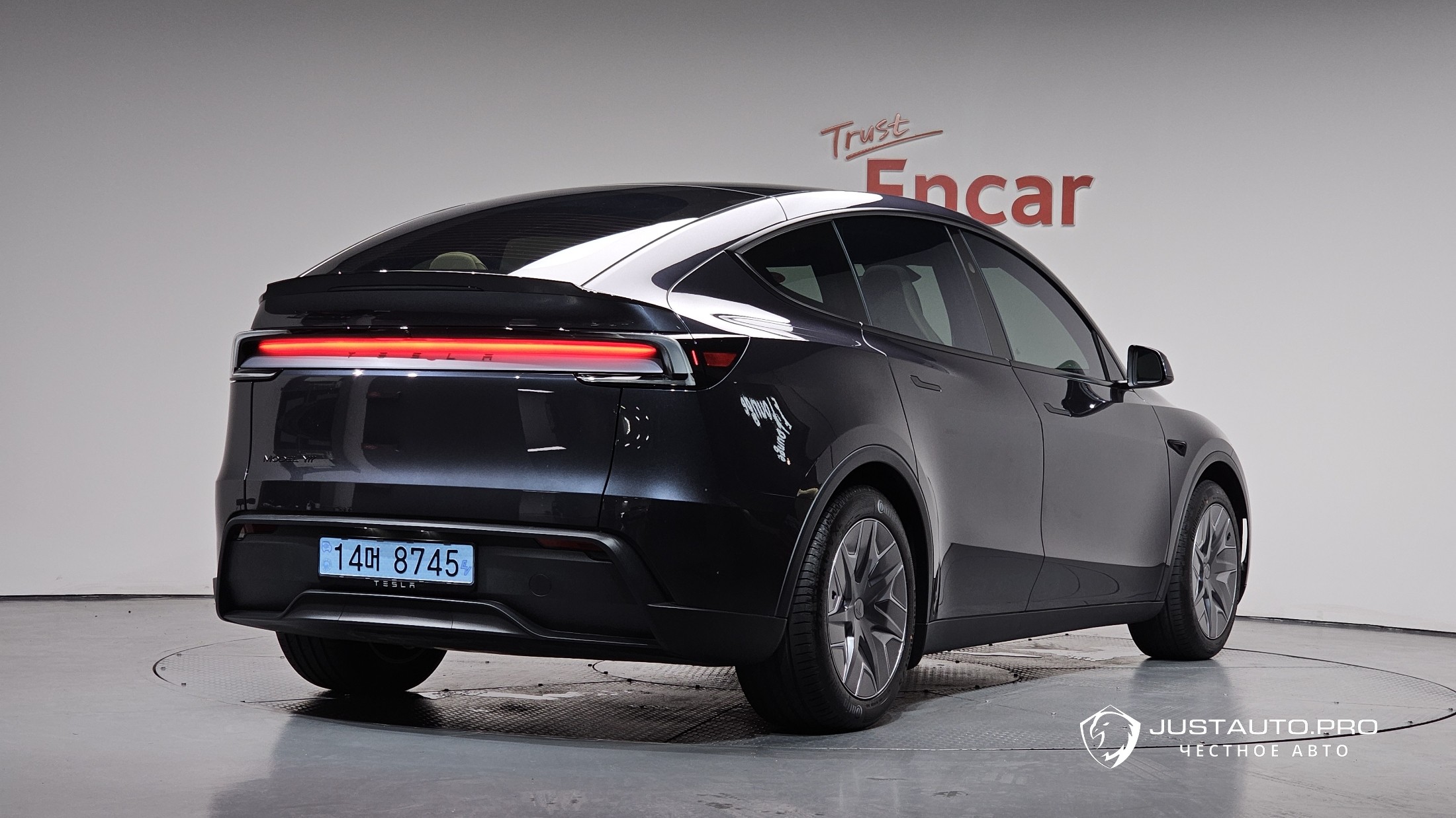 Автомобиль Tesla Model Y