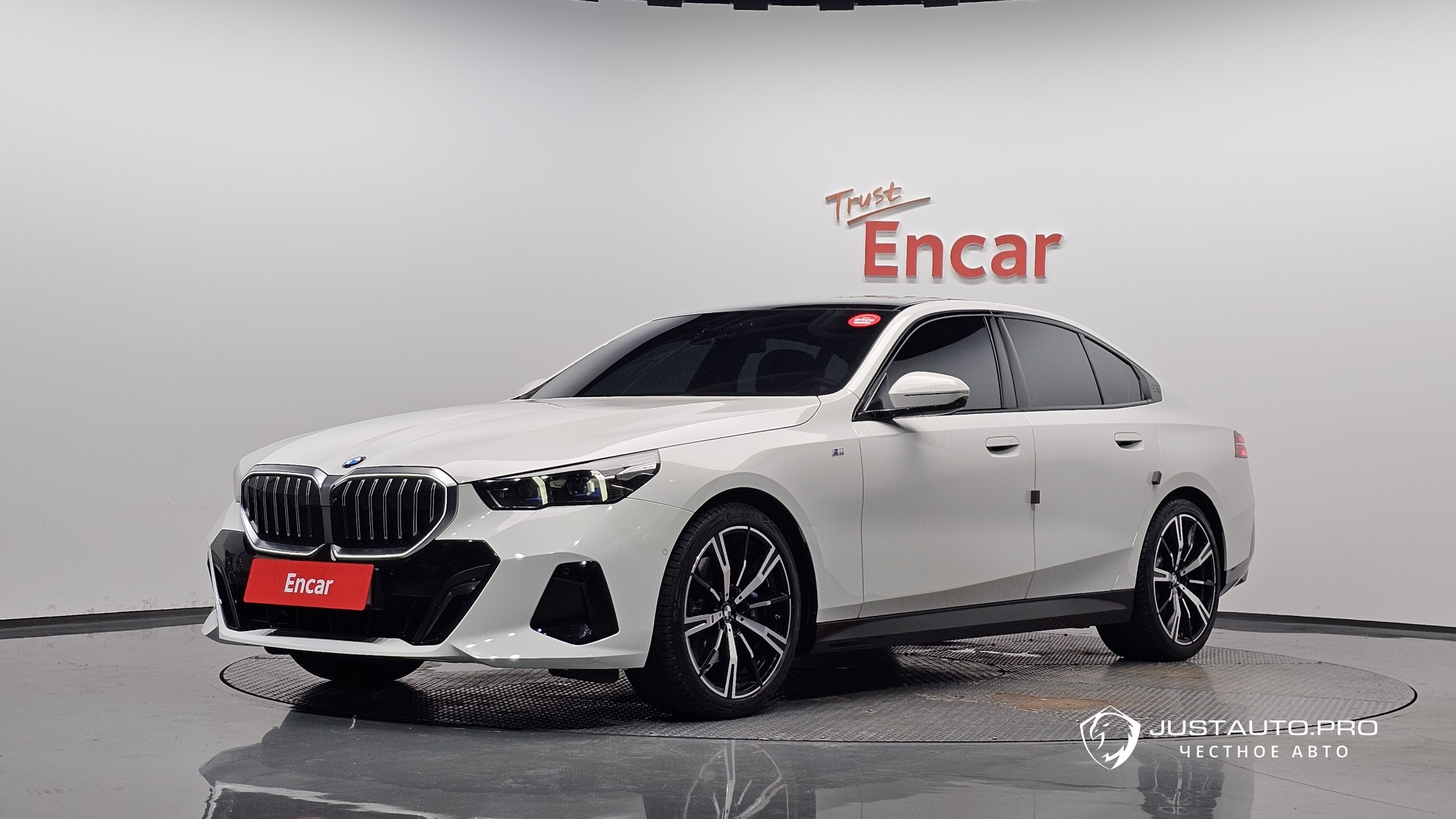 Автомобиль BMW 5-Series