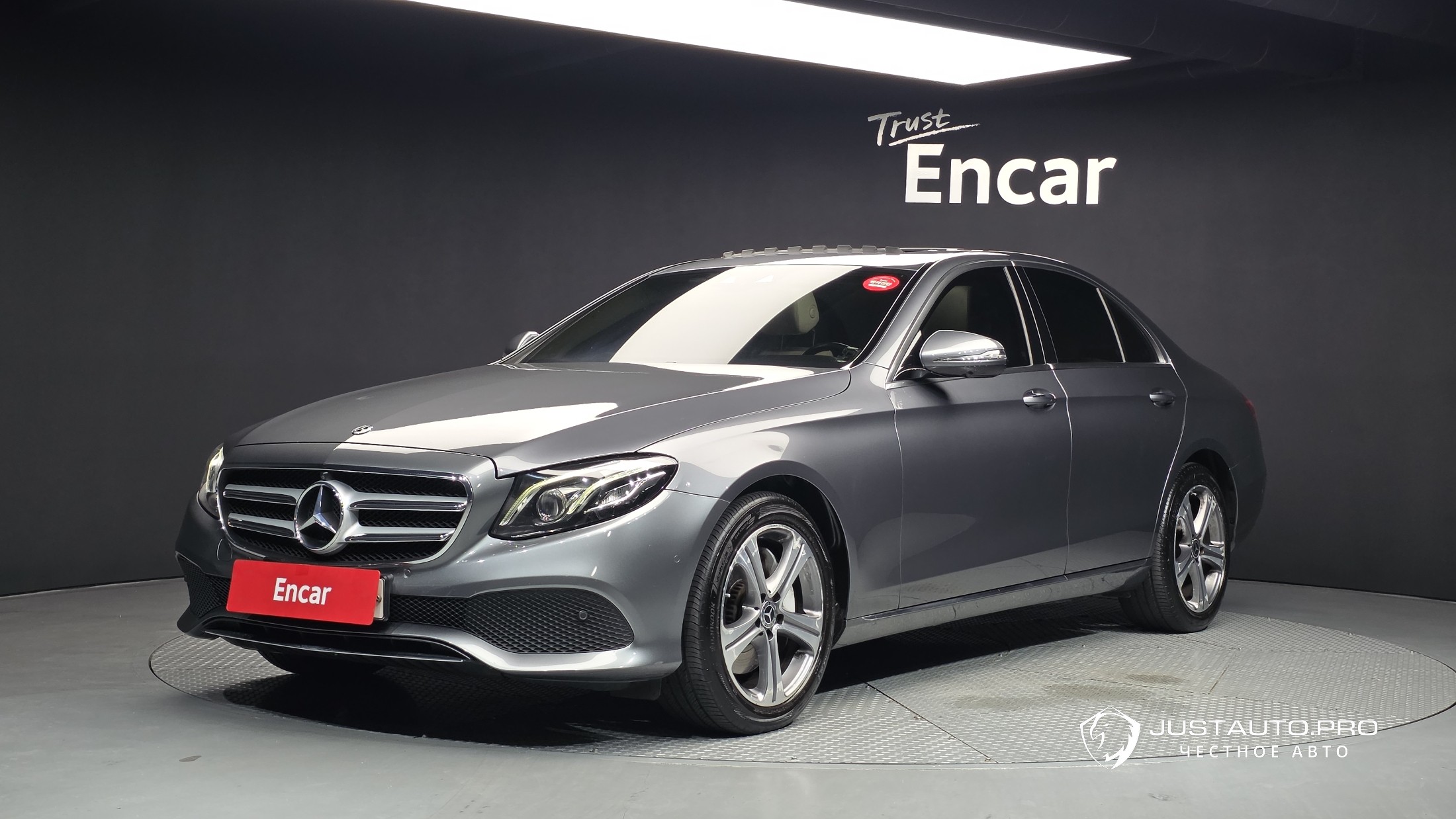 Автомобиль Mercedes-Benz E-Class