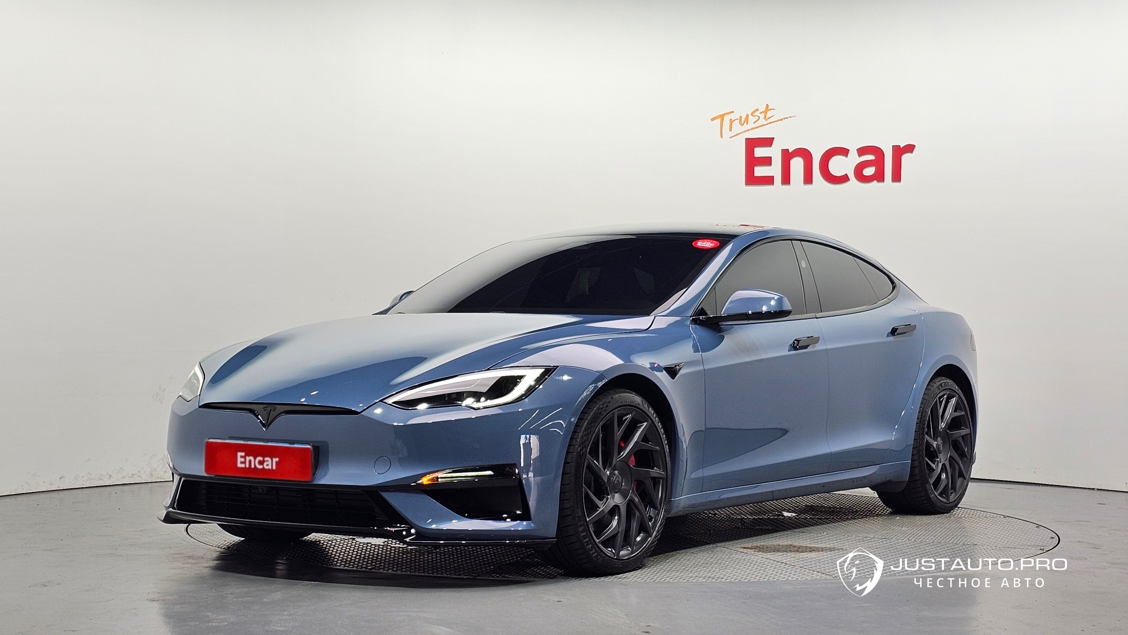 Автомобиль Tesla Model S